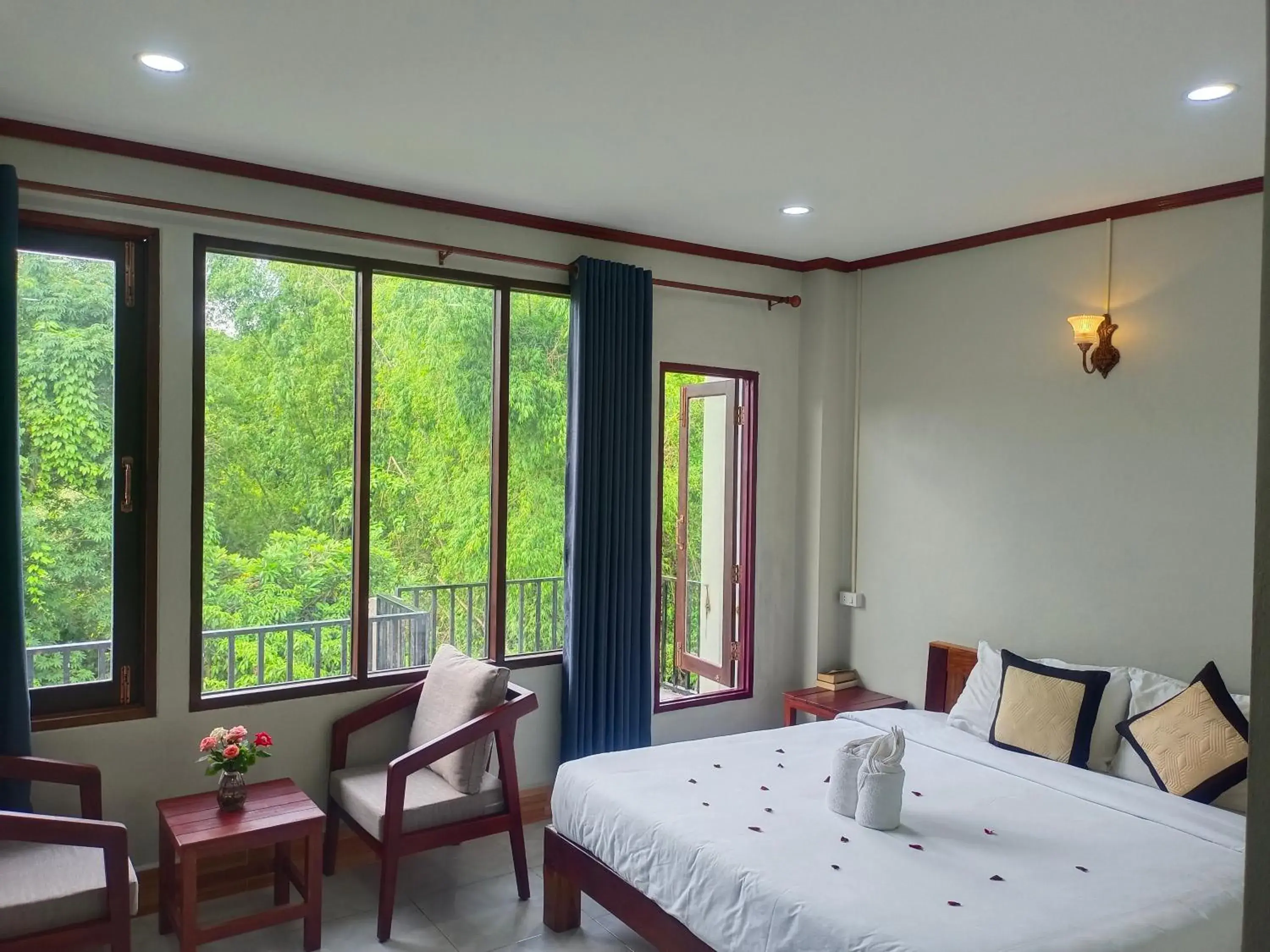 Deluxe Double Room in Vang Vieng Champa Resort Deluxe Double Room in Vang Vieng Champa Resort