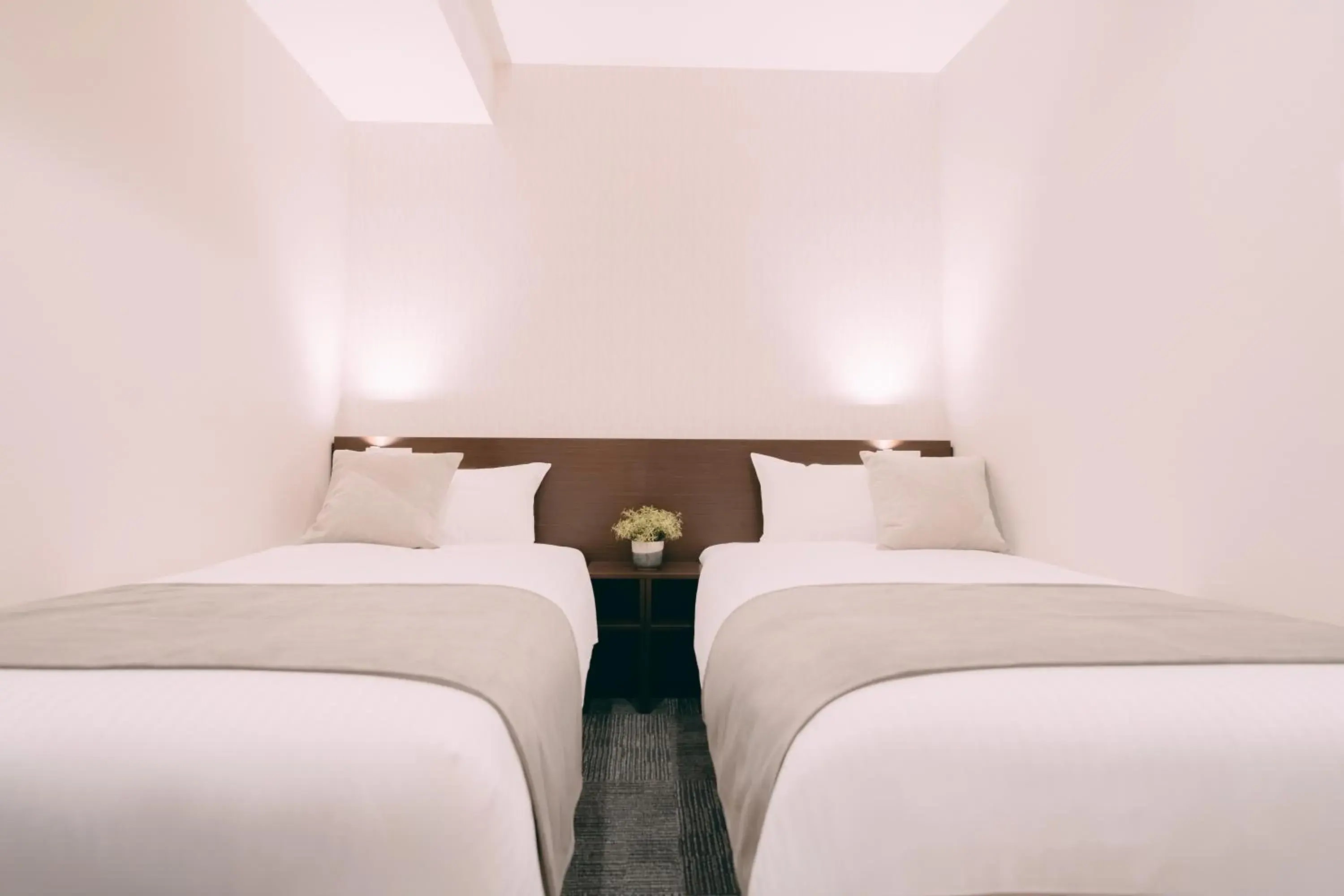 Standard Twin Room in R Hotel Honmachi Standard Twin Room in R Hotel Honmachi