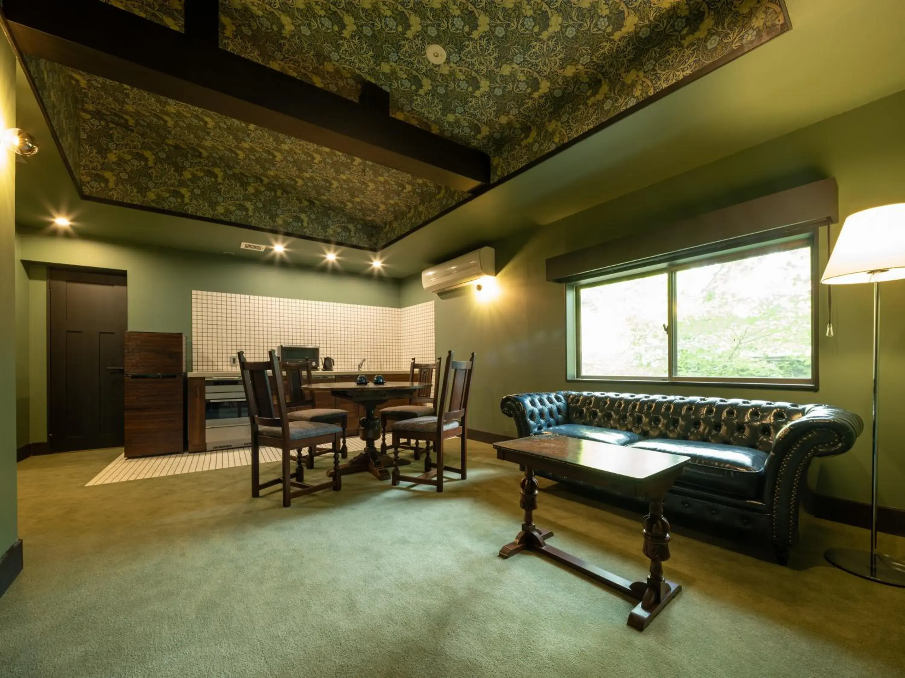 Kitchen Suite Room - single occupancy in LONGINGHOUSE Kyukaruizawa Suwanomori Kitchen Suite Room - single occupancy in LONGINGHOUSE Kyukaruizawa Suwanomori