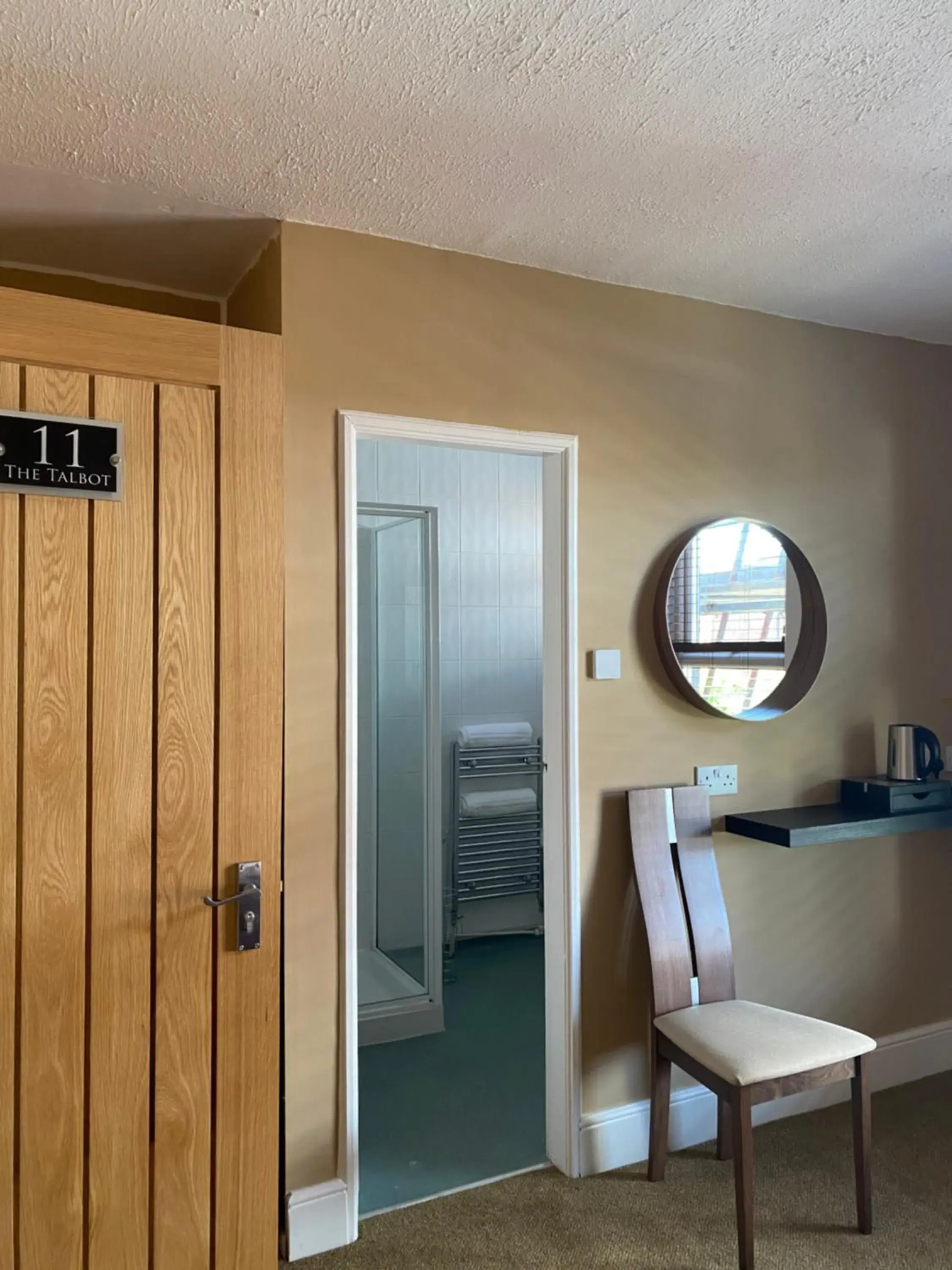 Deluxe Double Room in The New Talbot Hotel Deluxe Double Room in The New Talbot Hotel