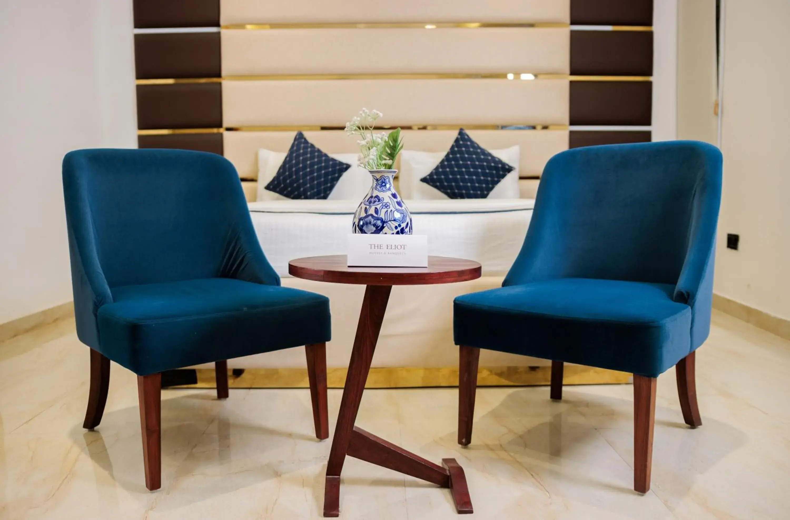 Deluxe Room in The Eliot Hotel & Banquet Deluxe Room in The Eliot Hotel & Banquet