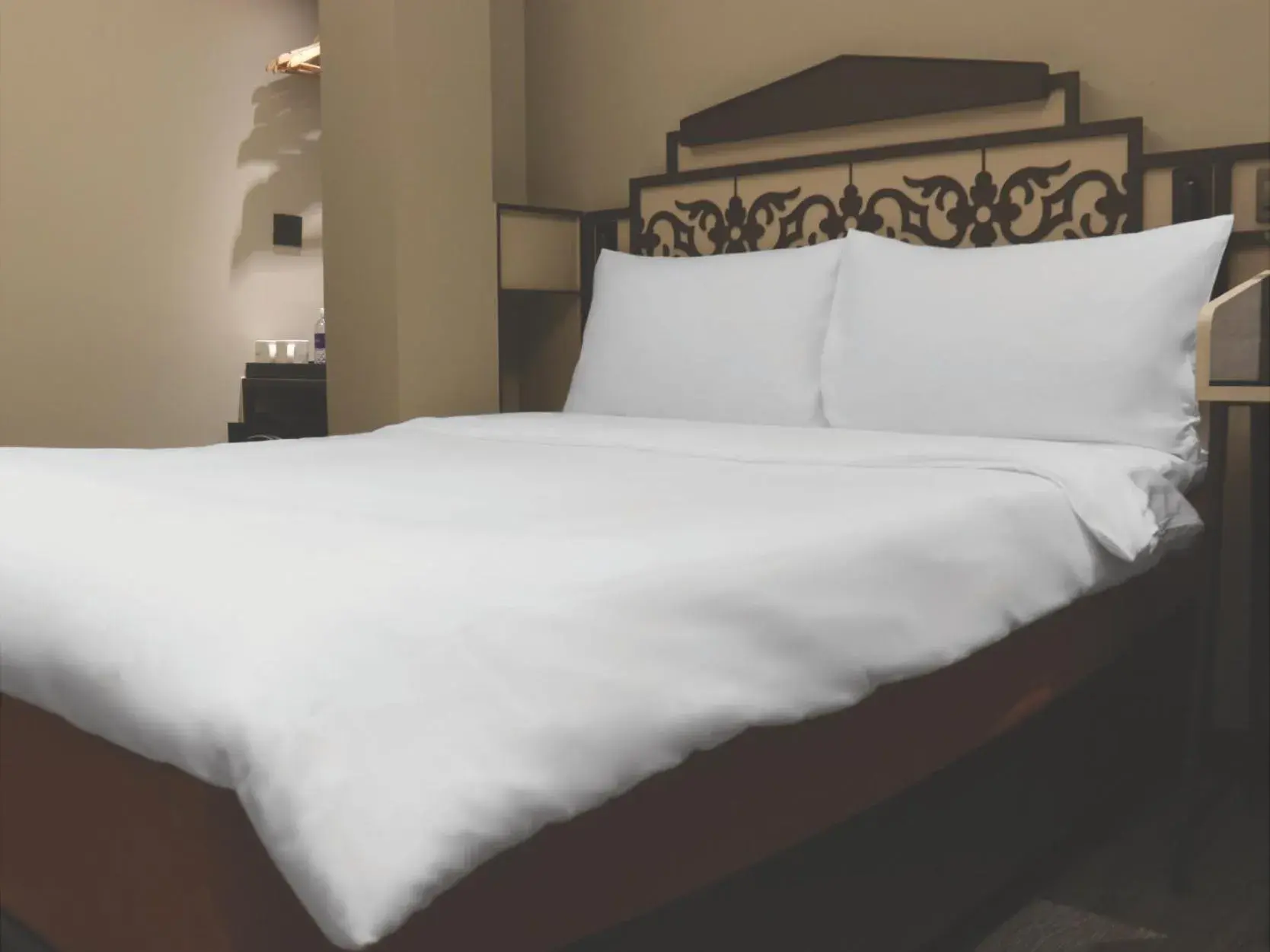 Hamilton Interior Room (No window) in Aqueen Prestige Hotel Lavender Hamilton Interior Room (No window) in Aqueen Prestige Hotel Lavender