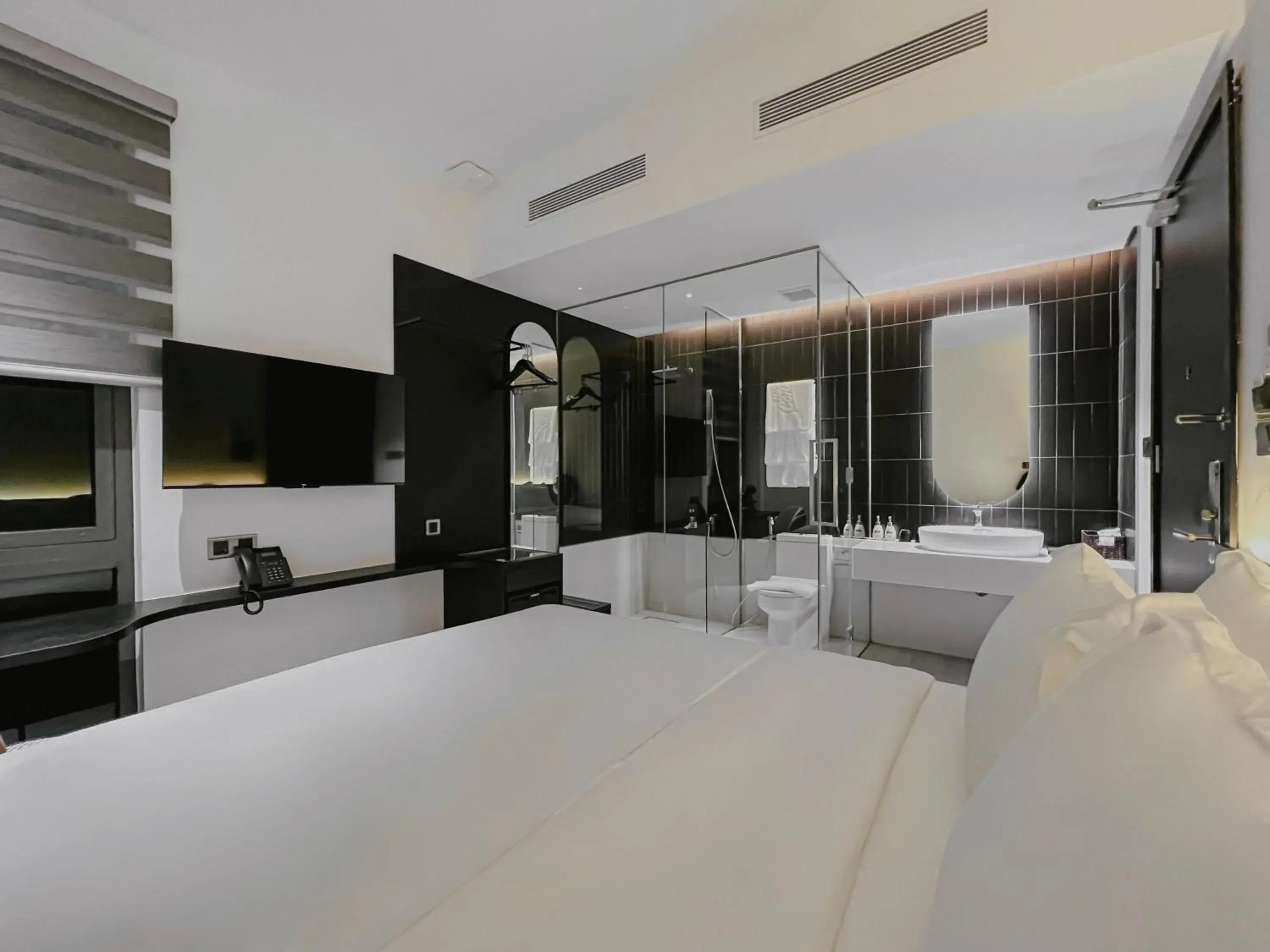 Superior Queen Room in The Concept Hotel HCMC- District 1 Superior Queen Room in The Concept Hotel HCMC- District 1