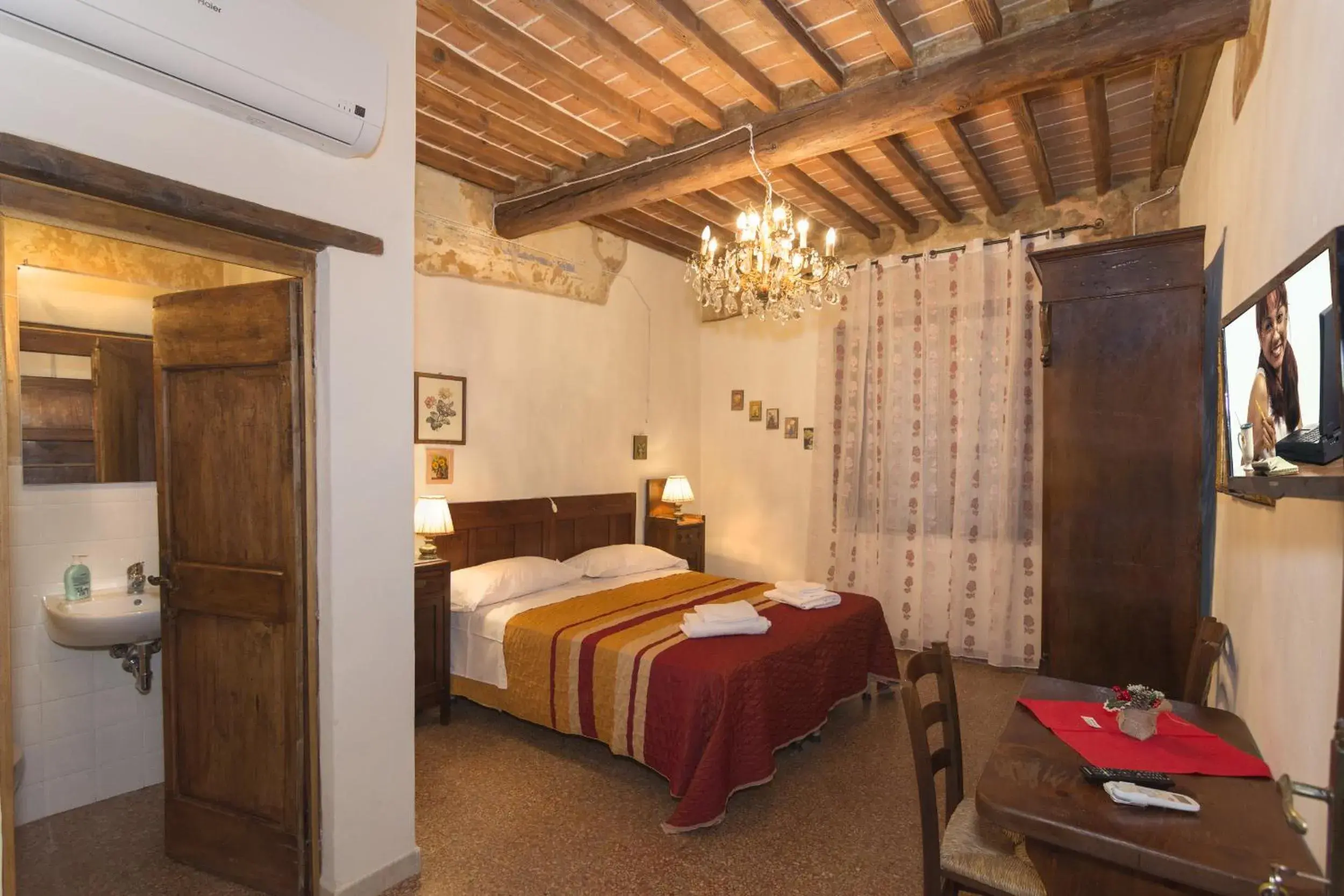 Double Room in B&B Due Borghi Double Room in B&B Due Borghi