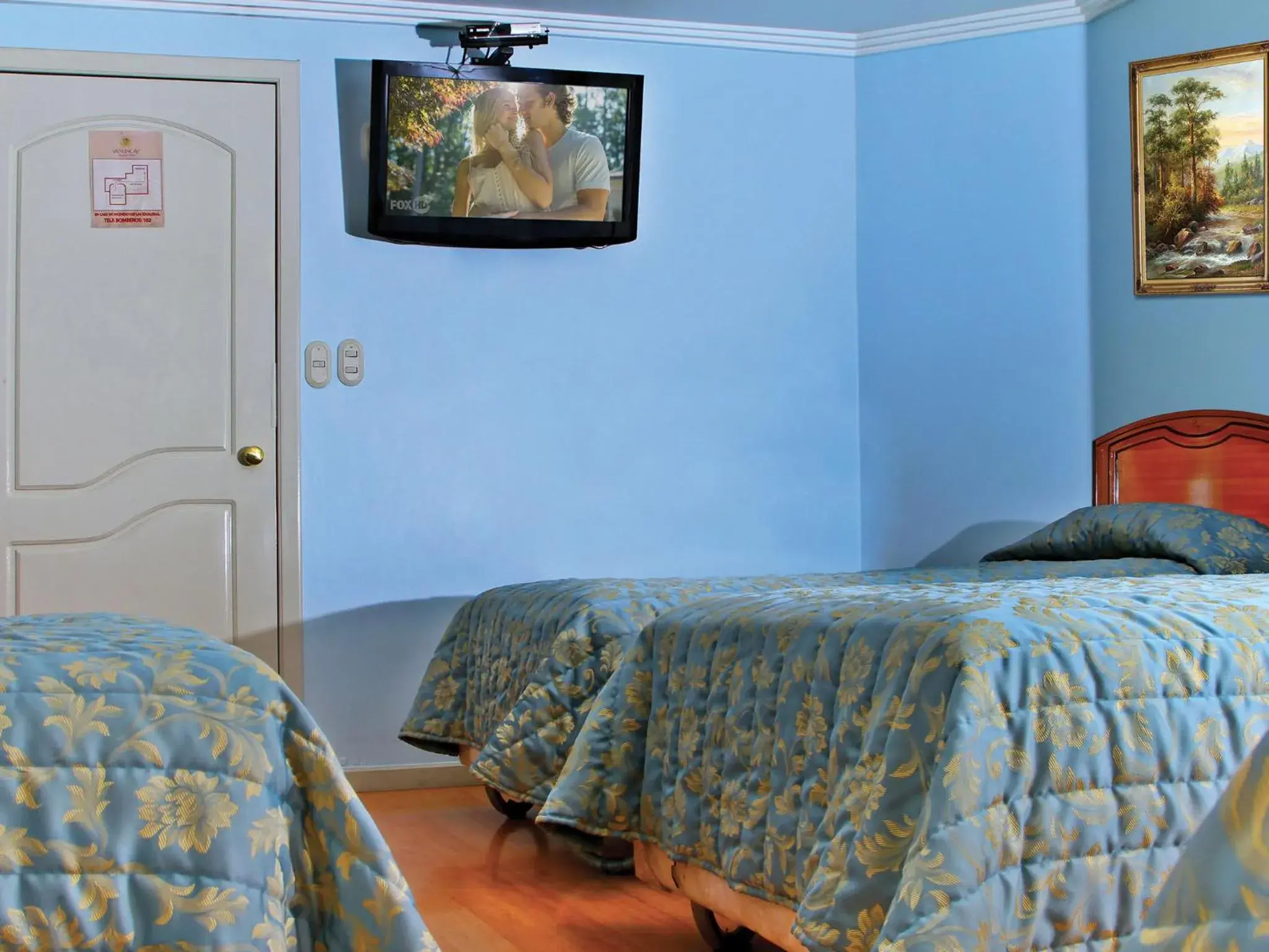 Quintuple Room in Hotel Yanuncay Quintuple Room in Hotel Yanuncay