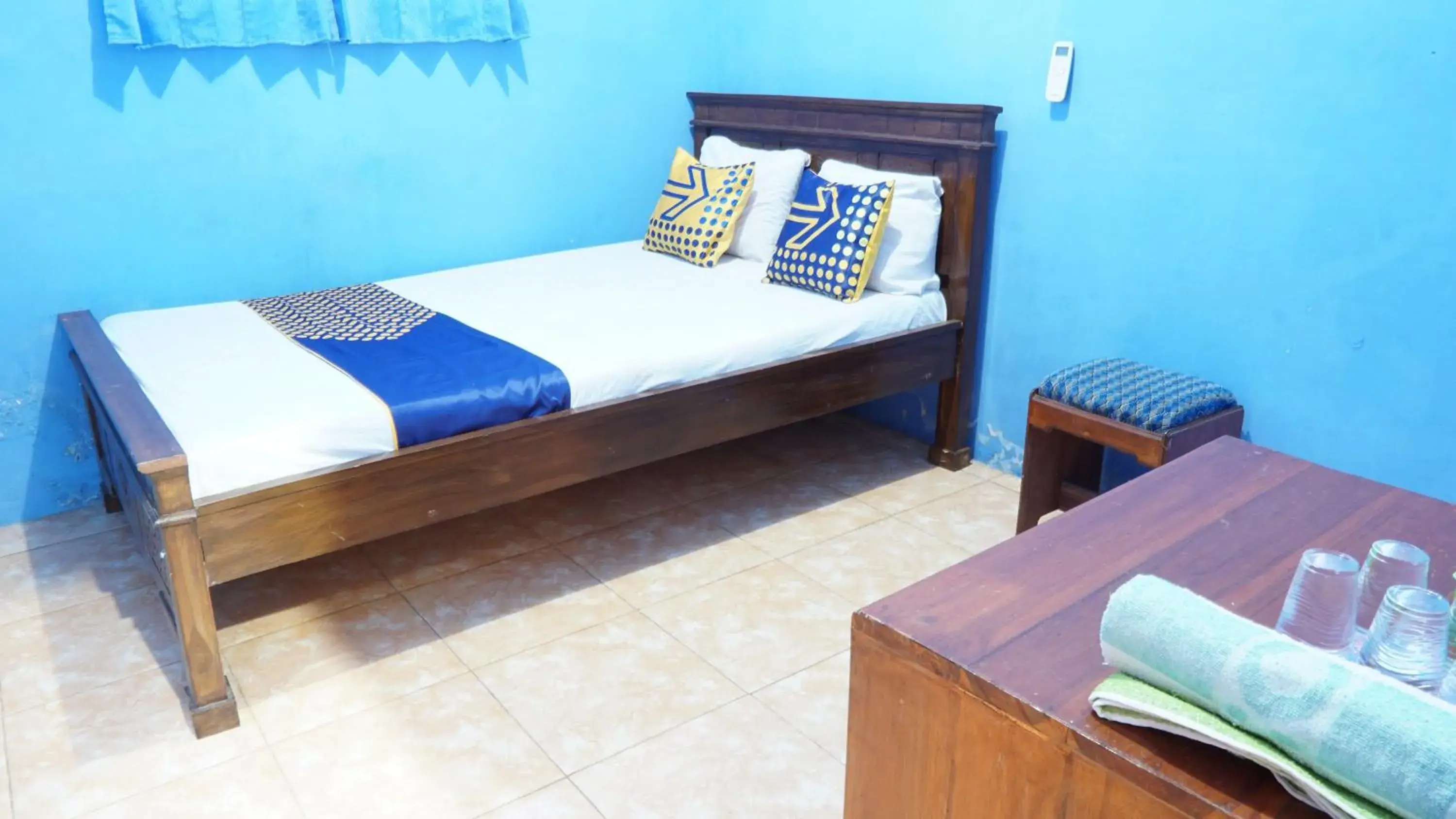 Double Room in Hotel O Homestay Srikandi Pulau Merah BeachNearPantai Pancer Double Room in Hotel O Homestay Srikandi Pulau Merah BeachNearPantai Pancer