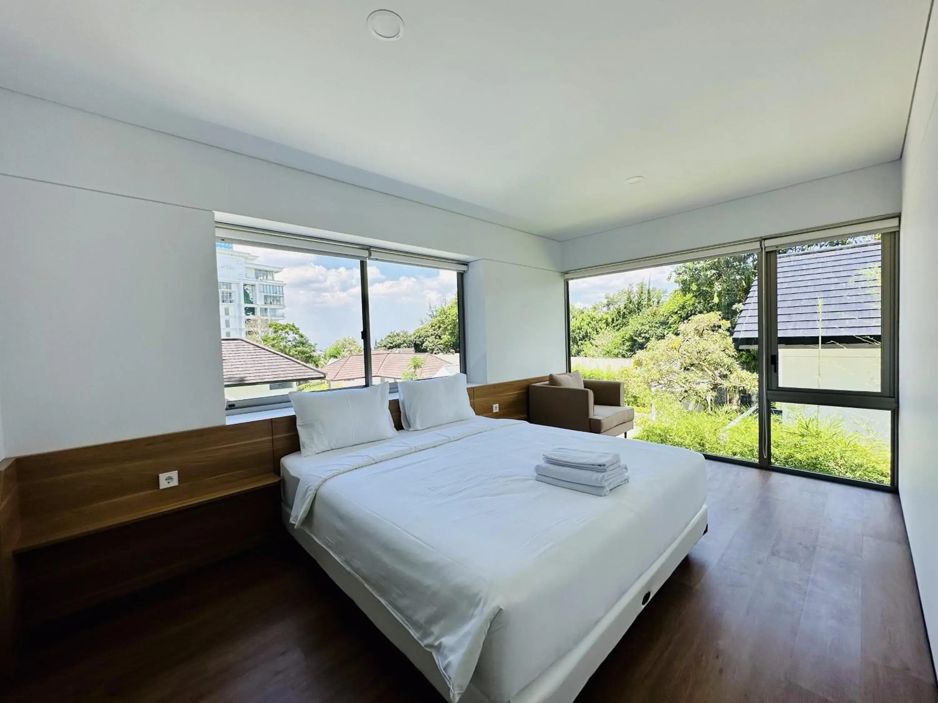 Deluxe Family Room in Bungalow Homes Deluxe Family Room in Bungalow Homes