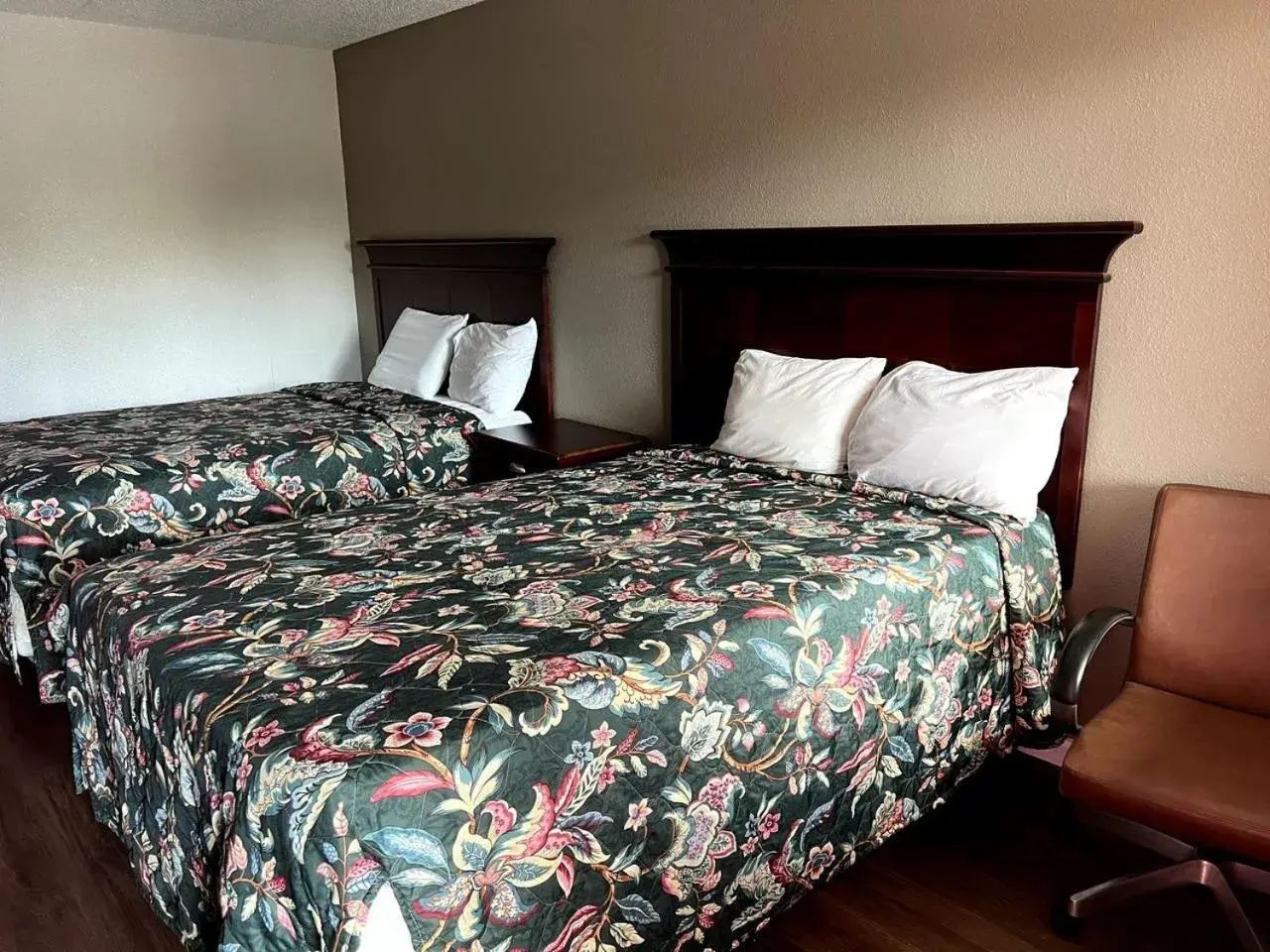 Double Room in Budget Plaza Motel Double Room in Budget Plaza Motel
