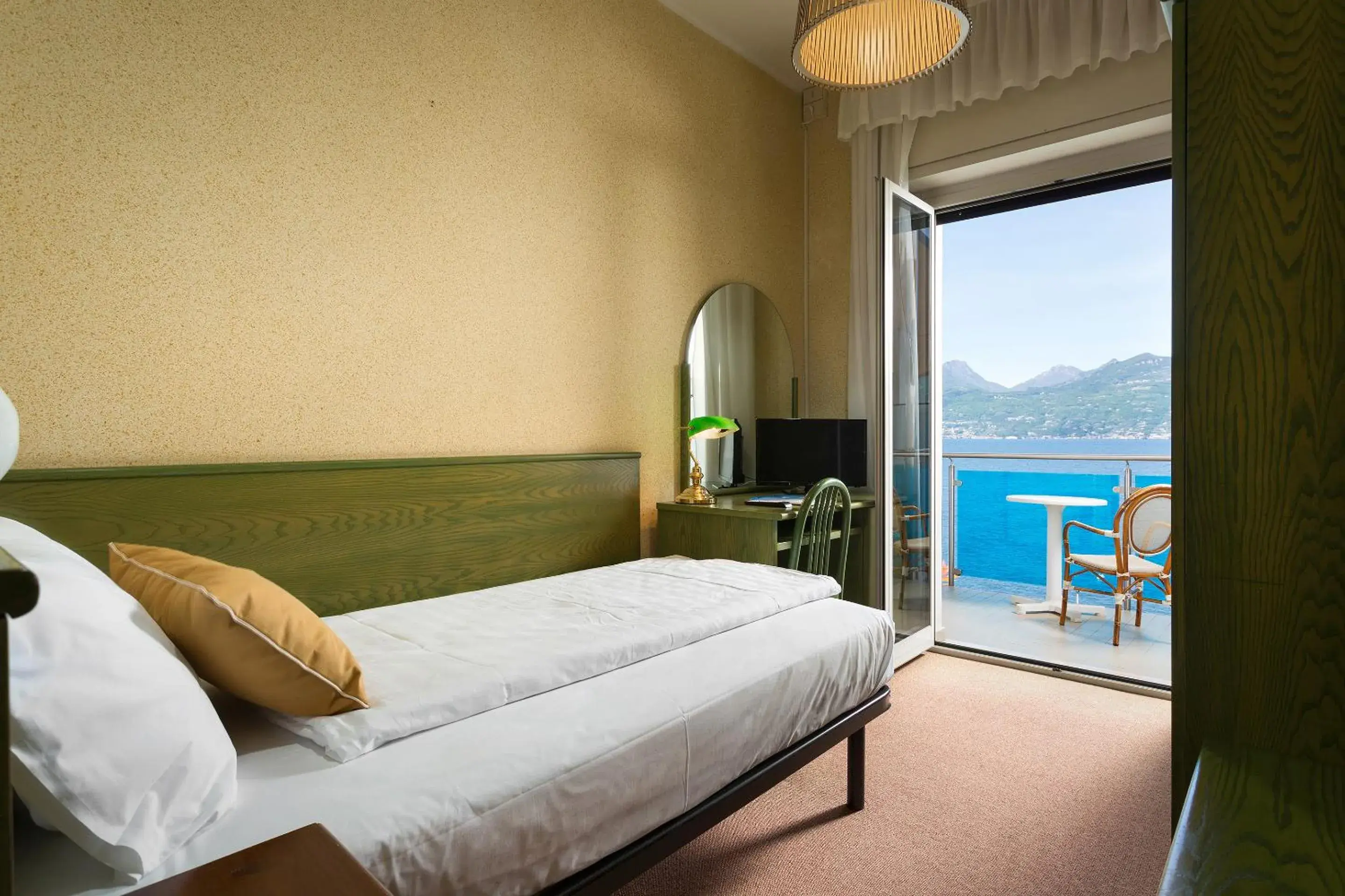 Single Room with Balcony and Lake View in Hotel Caribe - Garda Lake Collection Single Room with Balcony and Lake View in Hotel Caribe - Garda Lake Collection