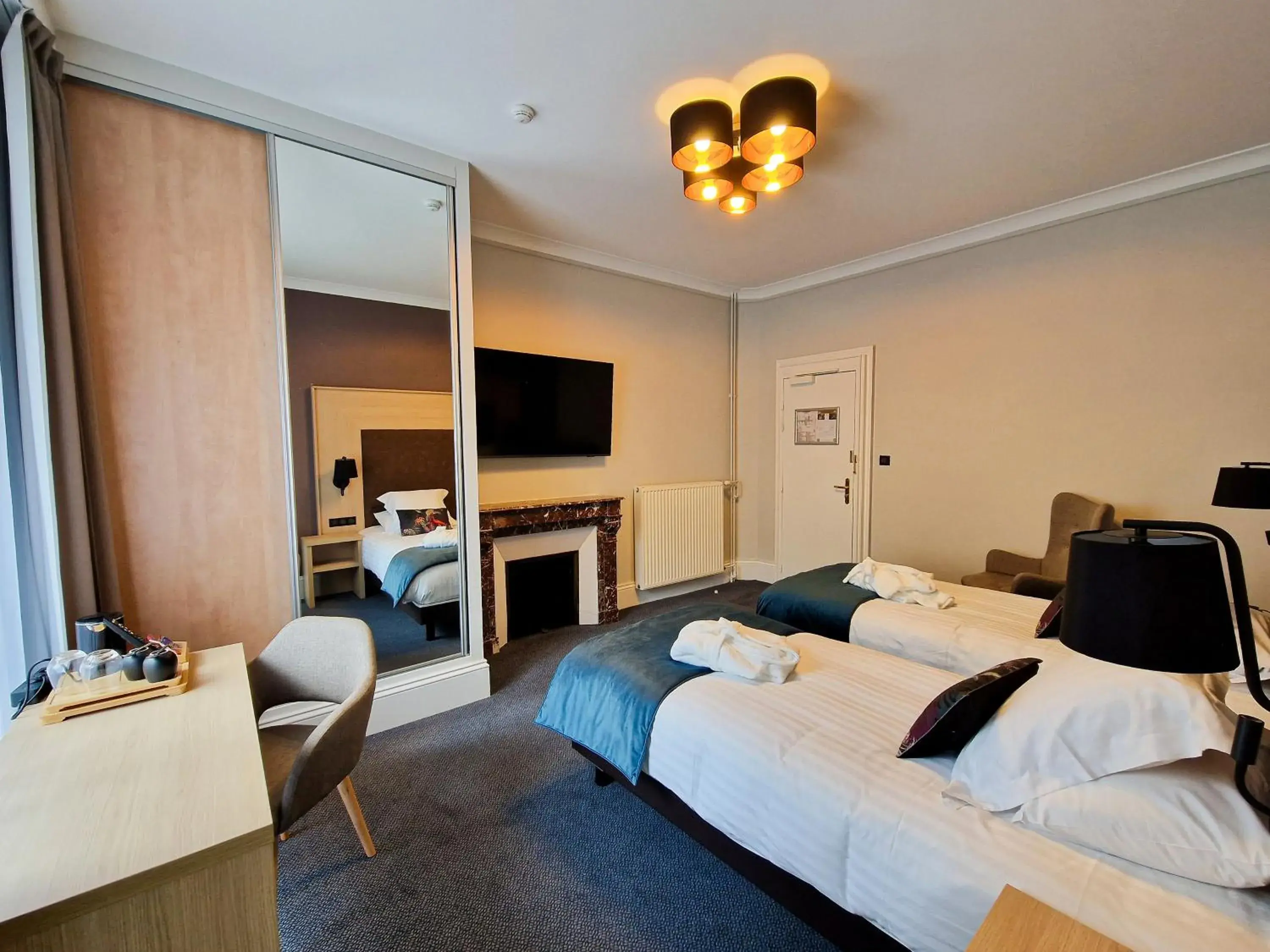 Superior Twin Room with City View in La Souveraine Superior Twin Room with City View in La Souveraine