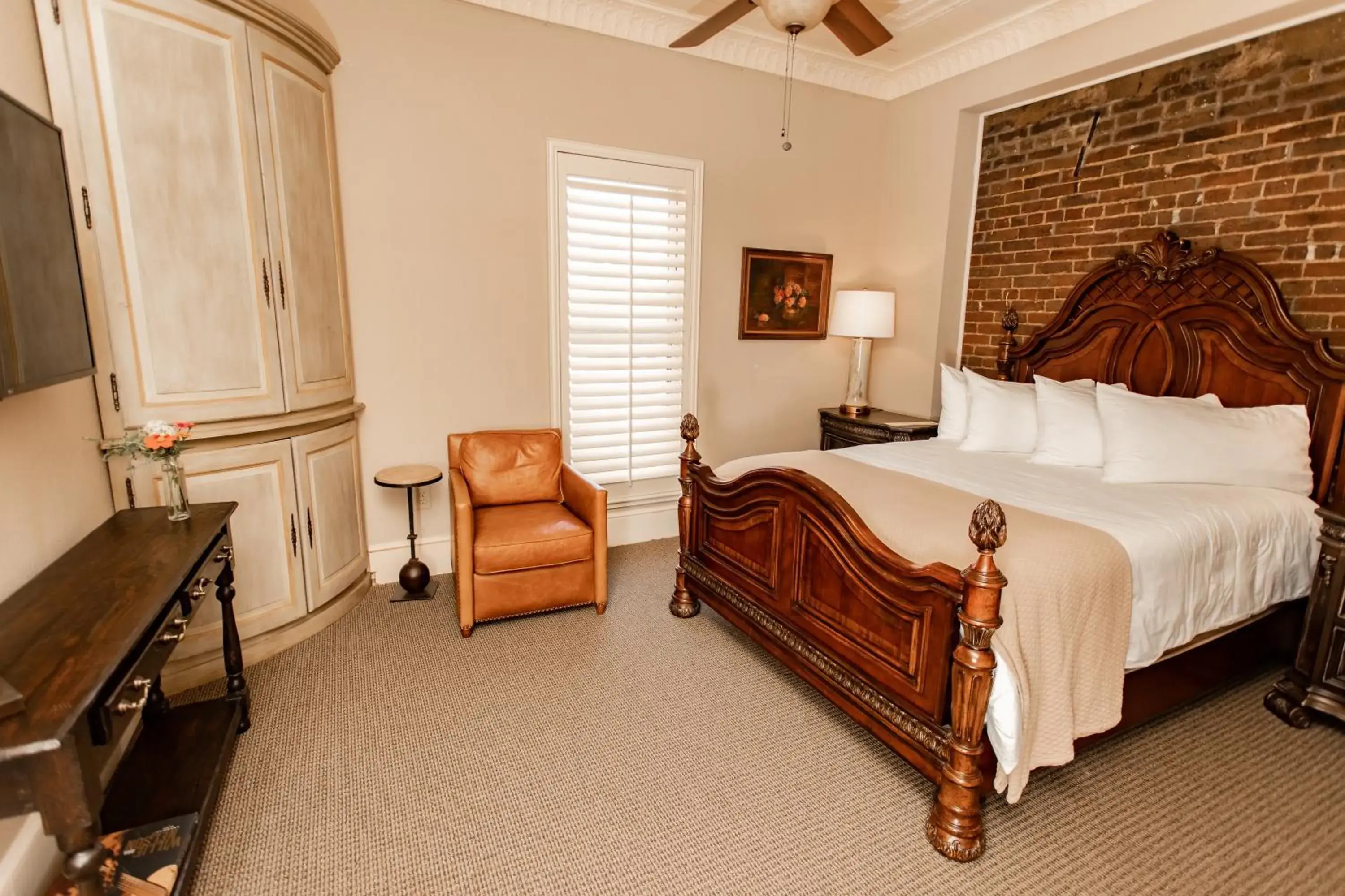 Standard Queen Room in Grand Hotel Standard Queen Room in Grand Hotel