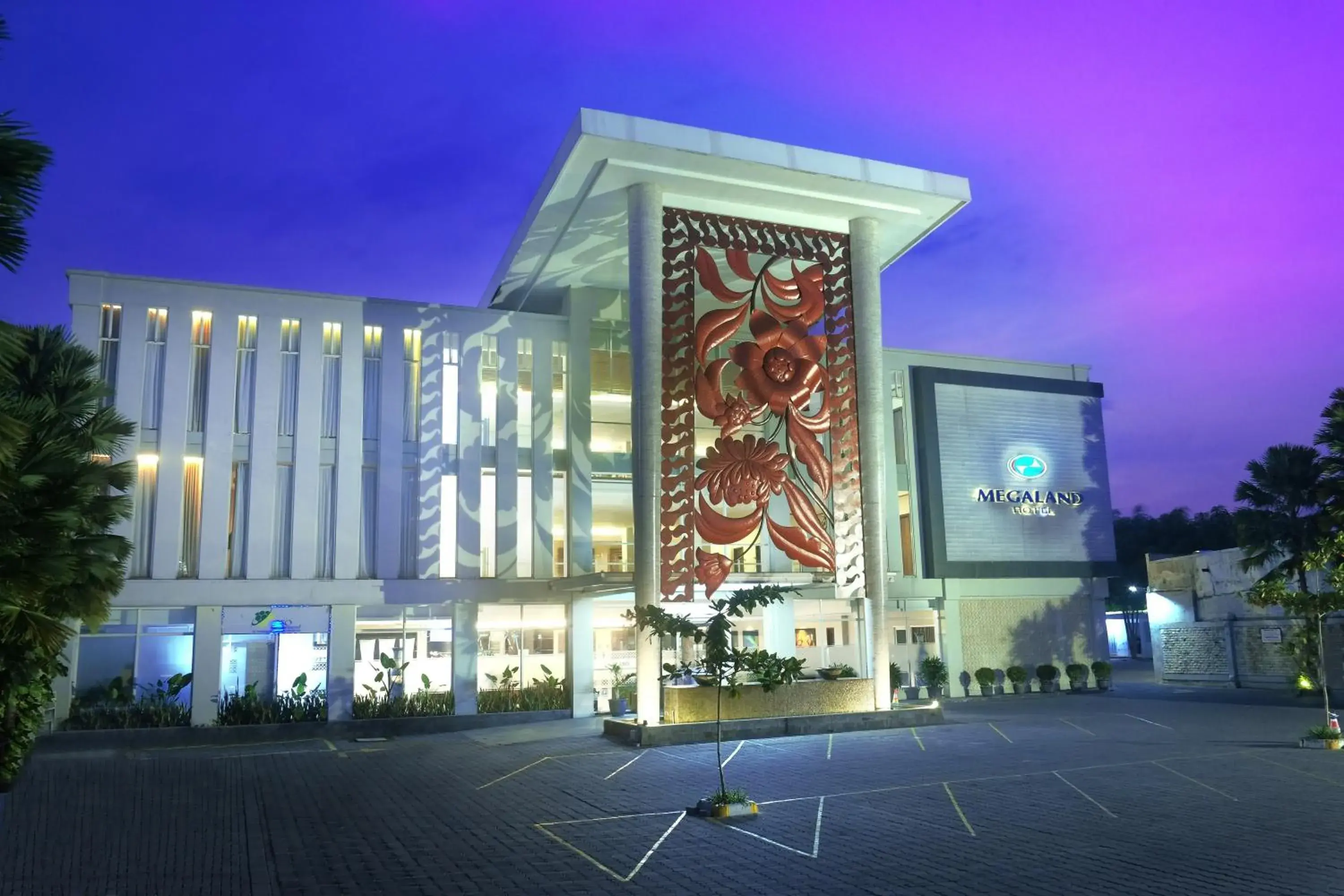 Property building in Megaland Hotel Solo Property building in Megaland Hotel Solo