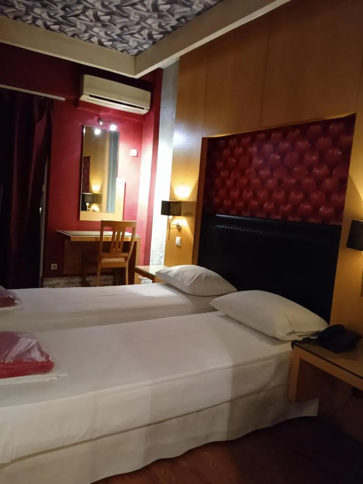 Standard Twin Room in Olympic Hotel Standard Twin Room in Olympic Hotel