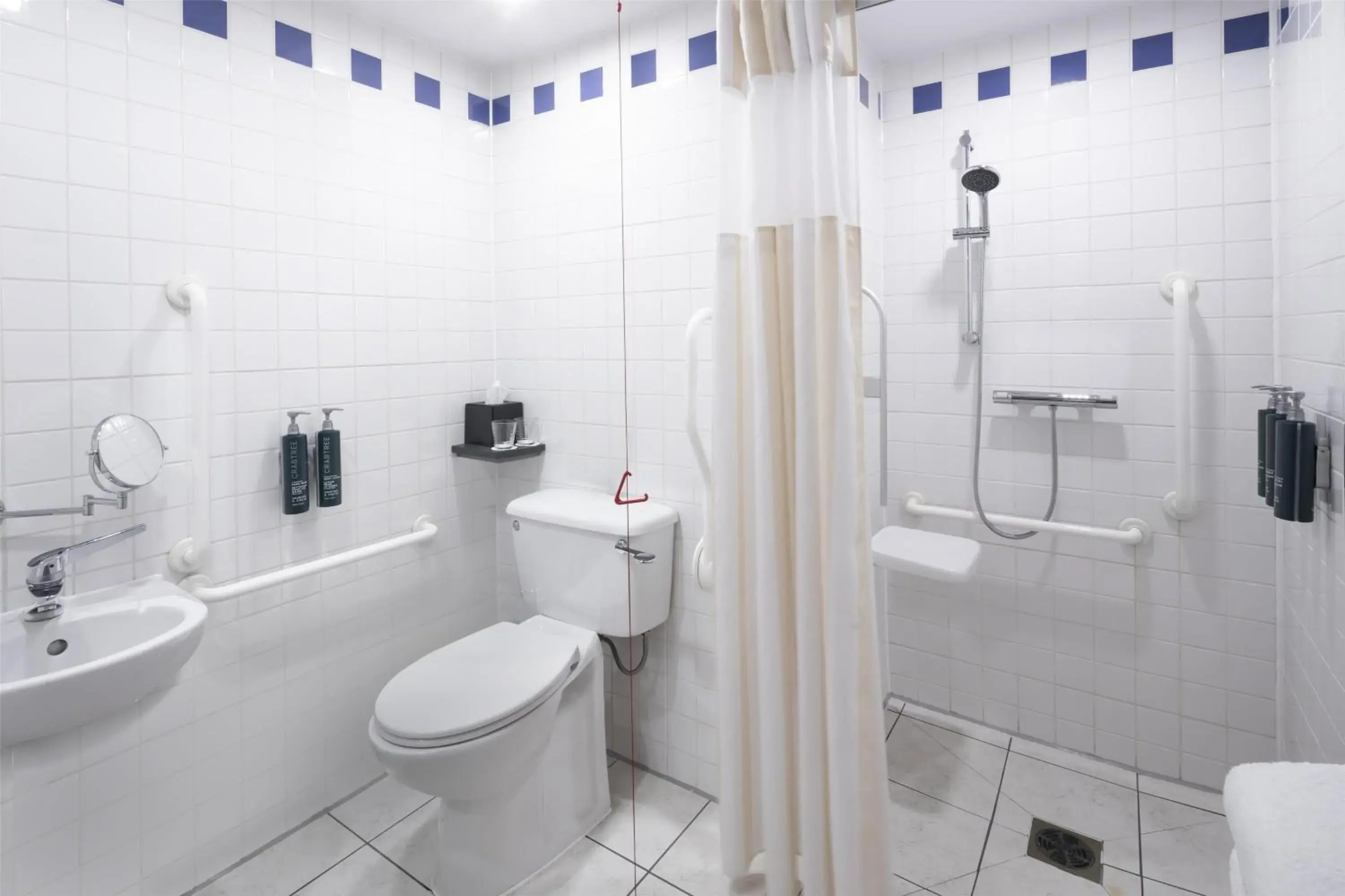 Queen Room - Mobility Access in Hilton Garden Inn Glasgow City Centre Queen Room - Mobility Access in Hilton Garden Inn Glasgow City Centre