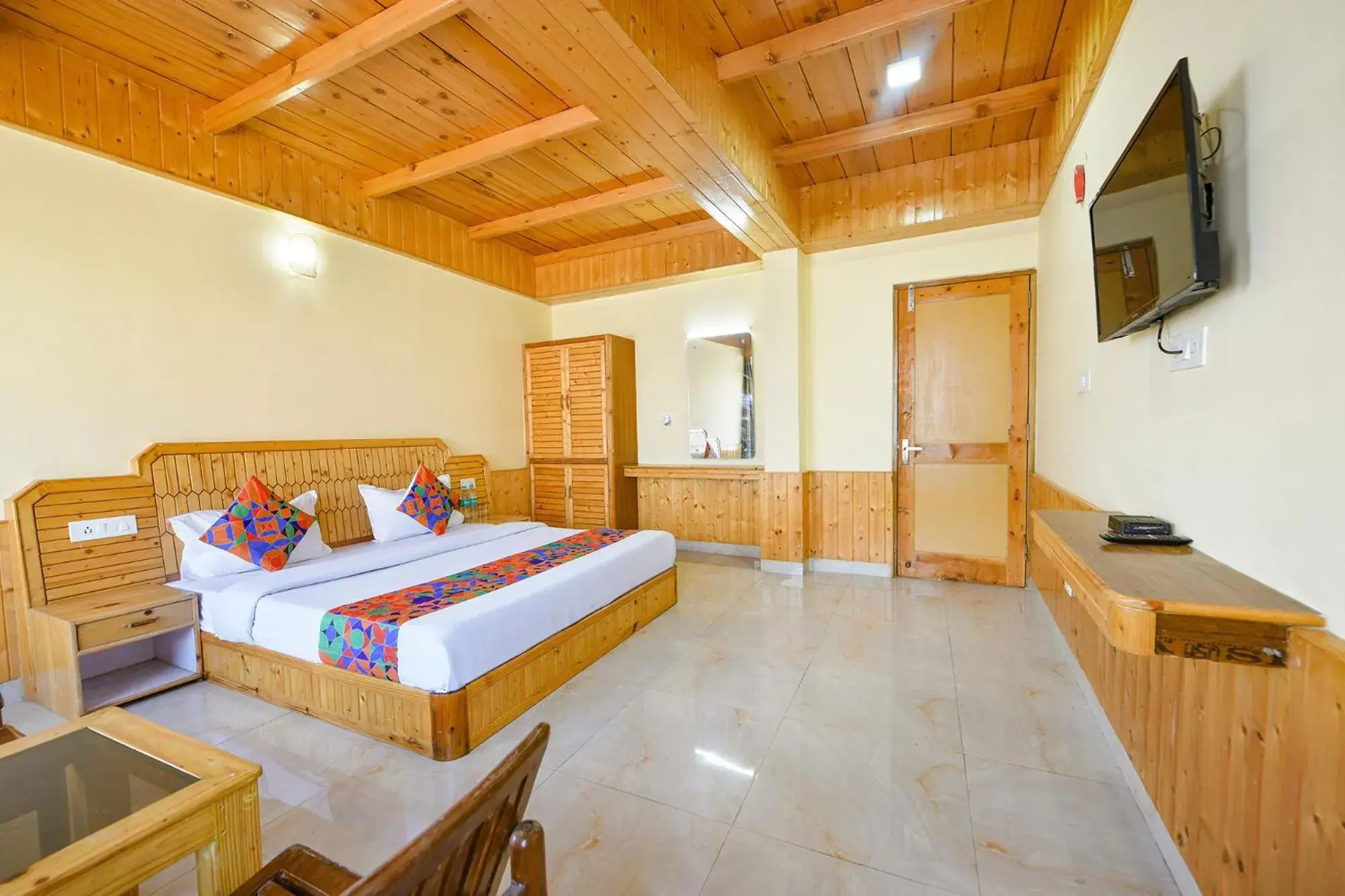 Superior Double Room - single occupancy in FabHotel Anant Meadows Superior Double Room - single occupancy in FabHotel Anant Meadows