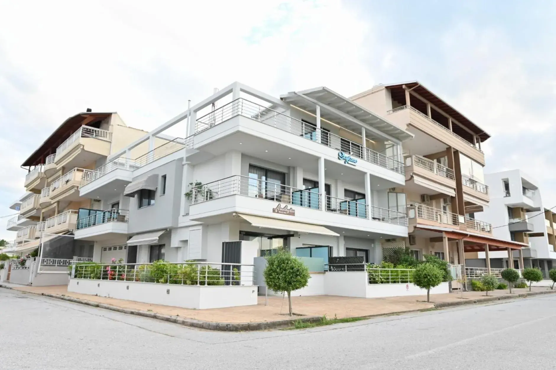 SKYLINE Fine Living SKYLINE Fine Living