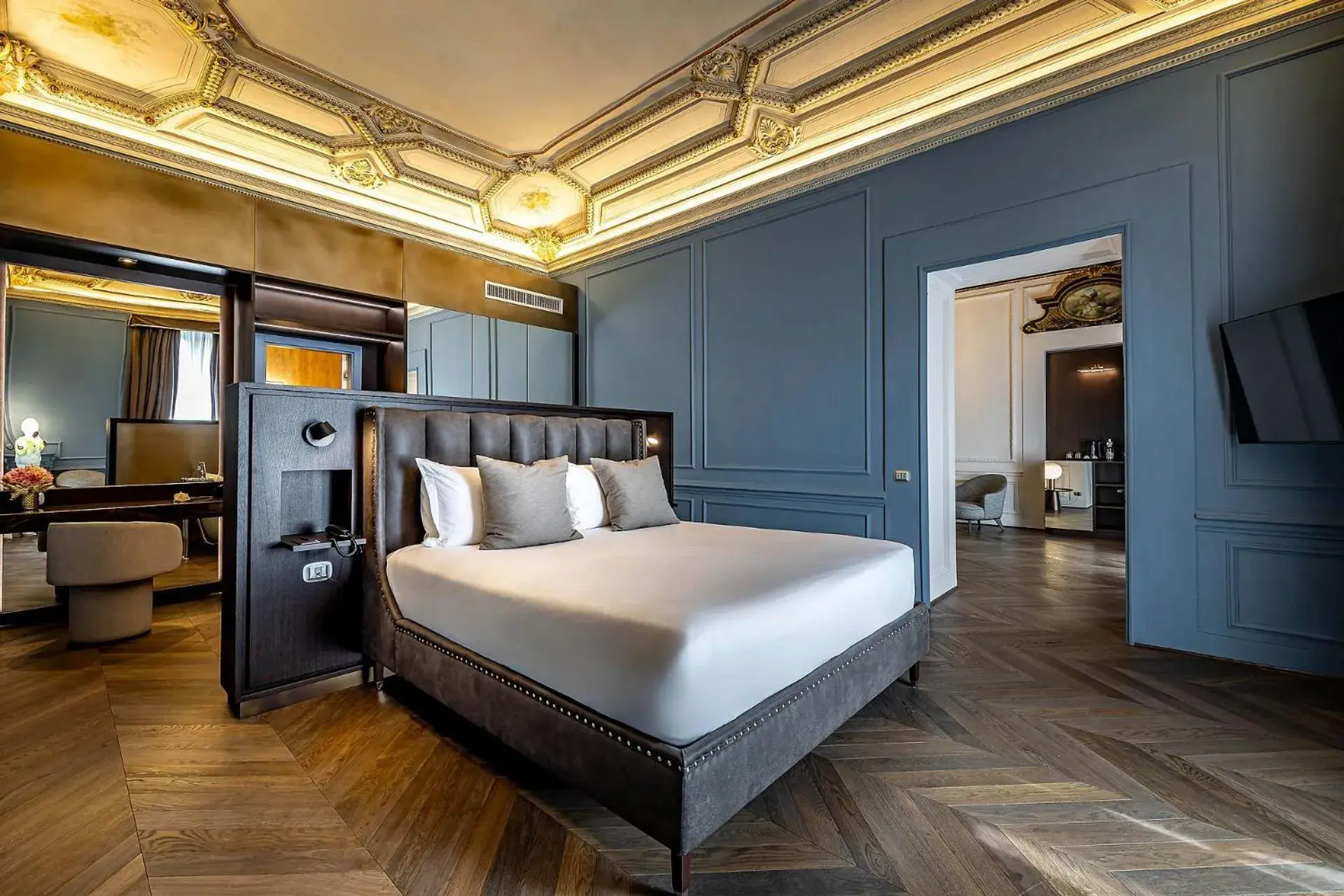 Presidential Suite with Balcony in Palazzo Alfieri Residenza D'Epoca Presidential Suite with Balcony in Palazzo Alfieri Residenza D'Epoca