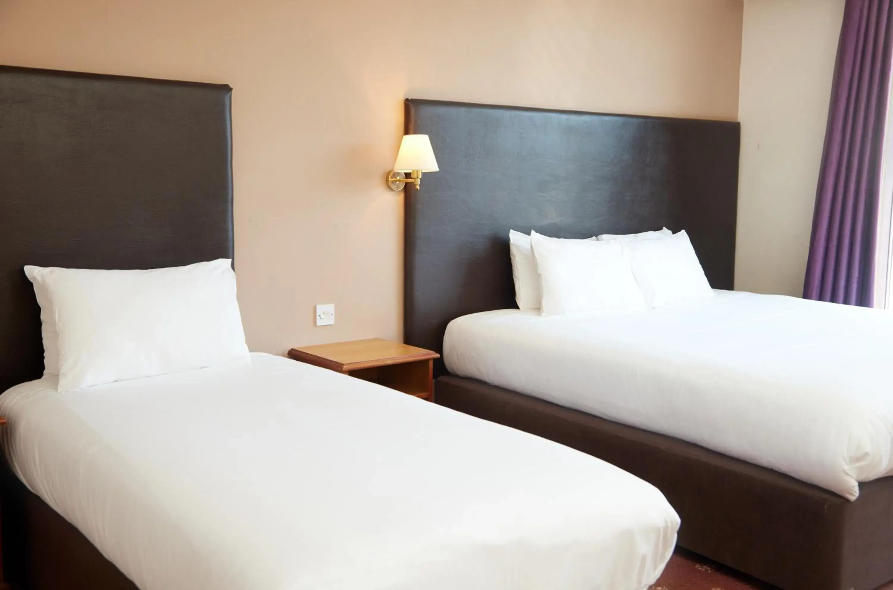 Twin Room in Bear Hotel by Greene King Inns Twin Room in Bear Hotel by Greene King Inns