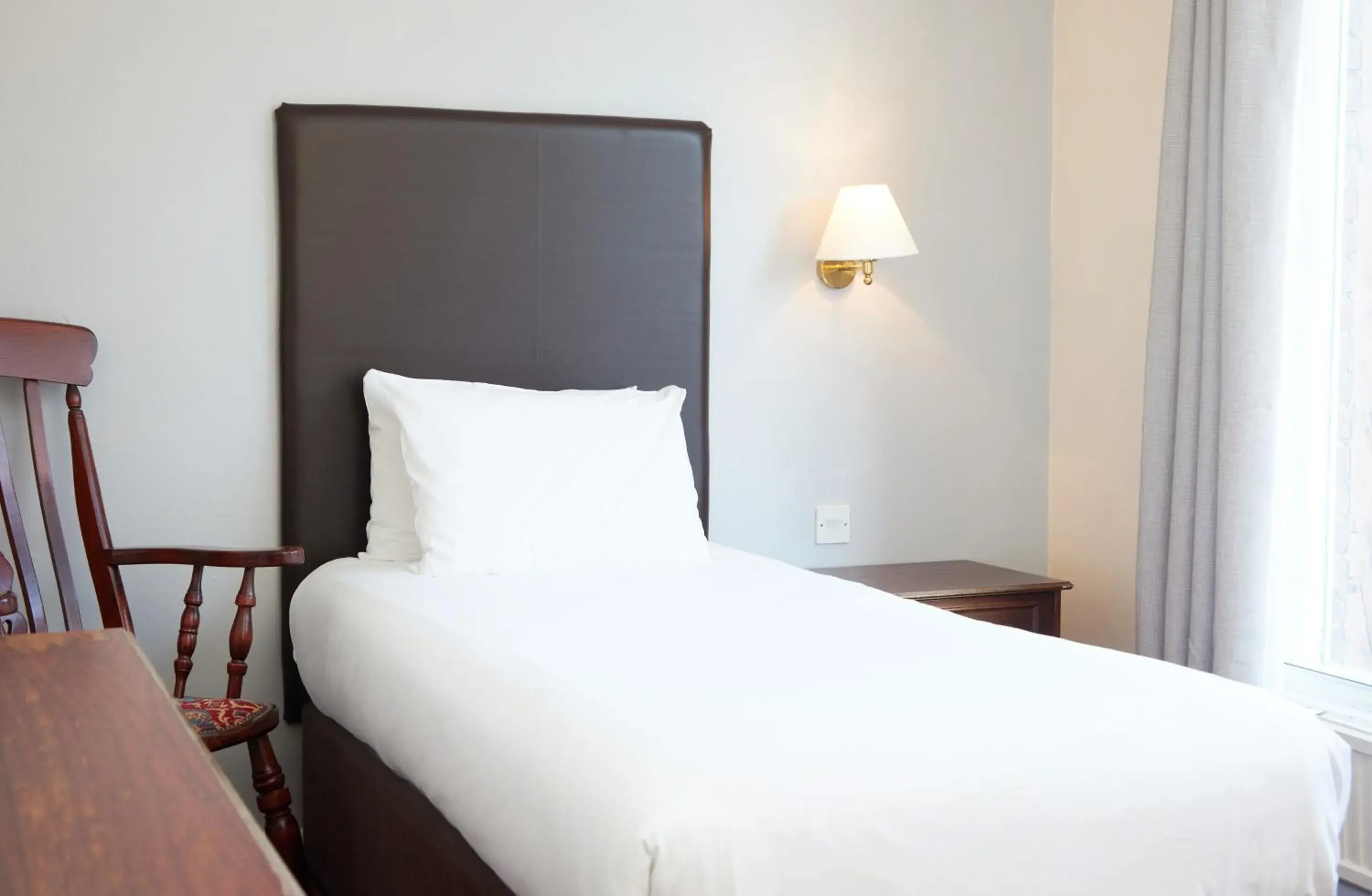 Single Room in Bear Hotel by Greene King Inns Single Room in Bear Hotel by Greene King Inns