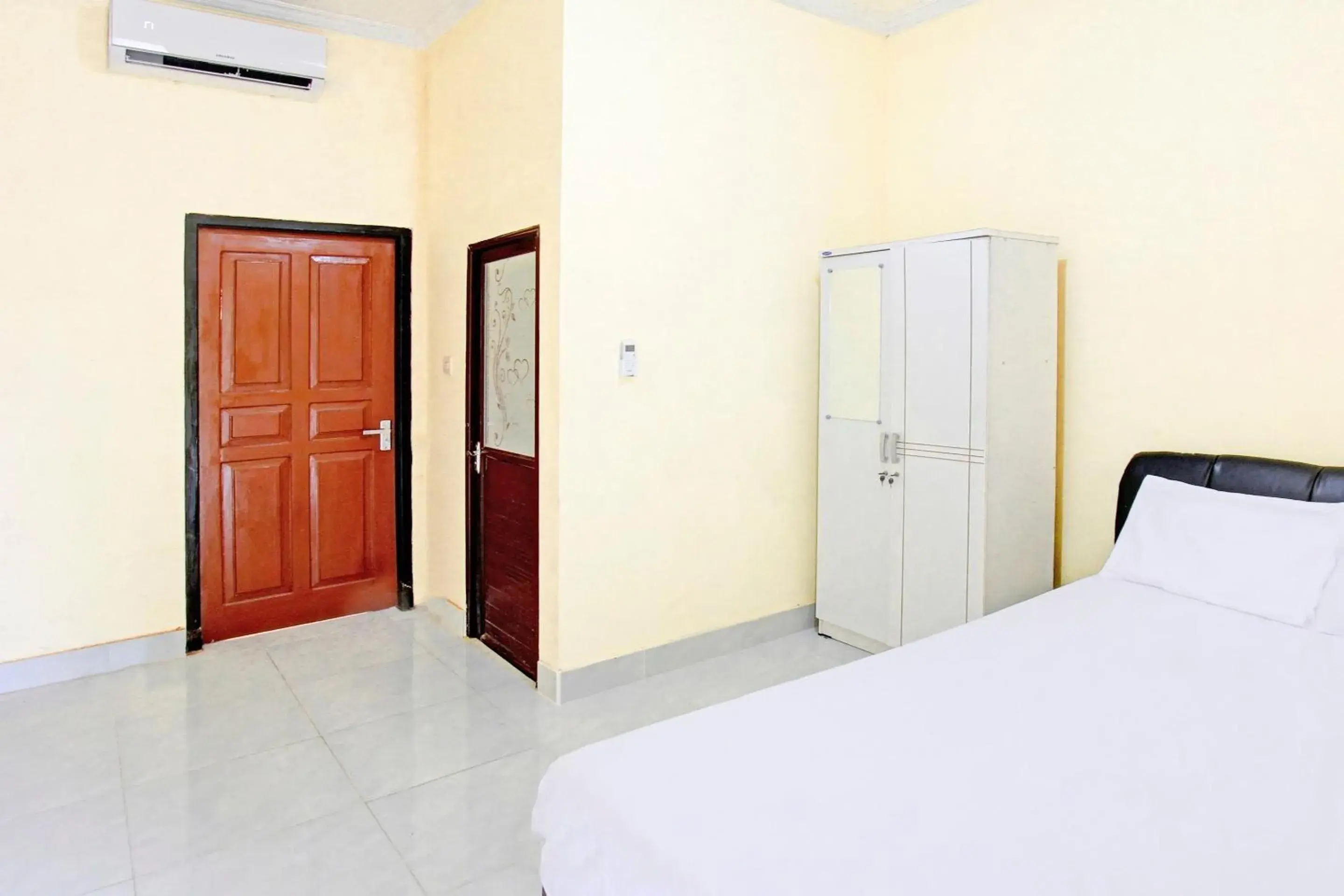 Deluxe Double Room in Hotel O Kos Moncok Deluxe Double Room in Hotel O Kos Moncok