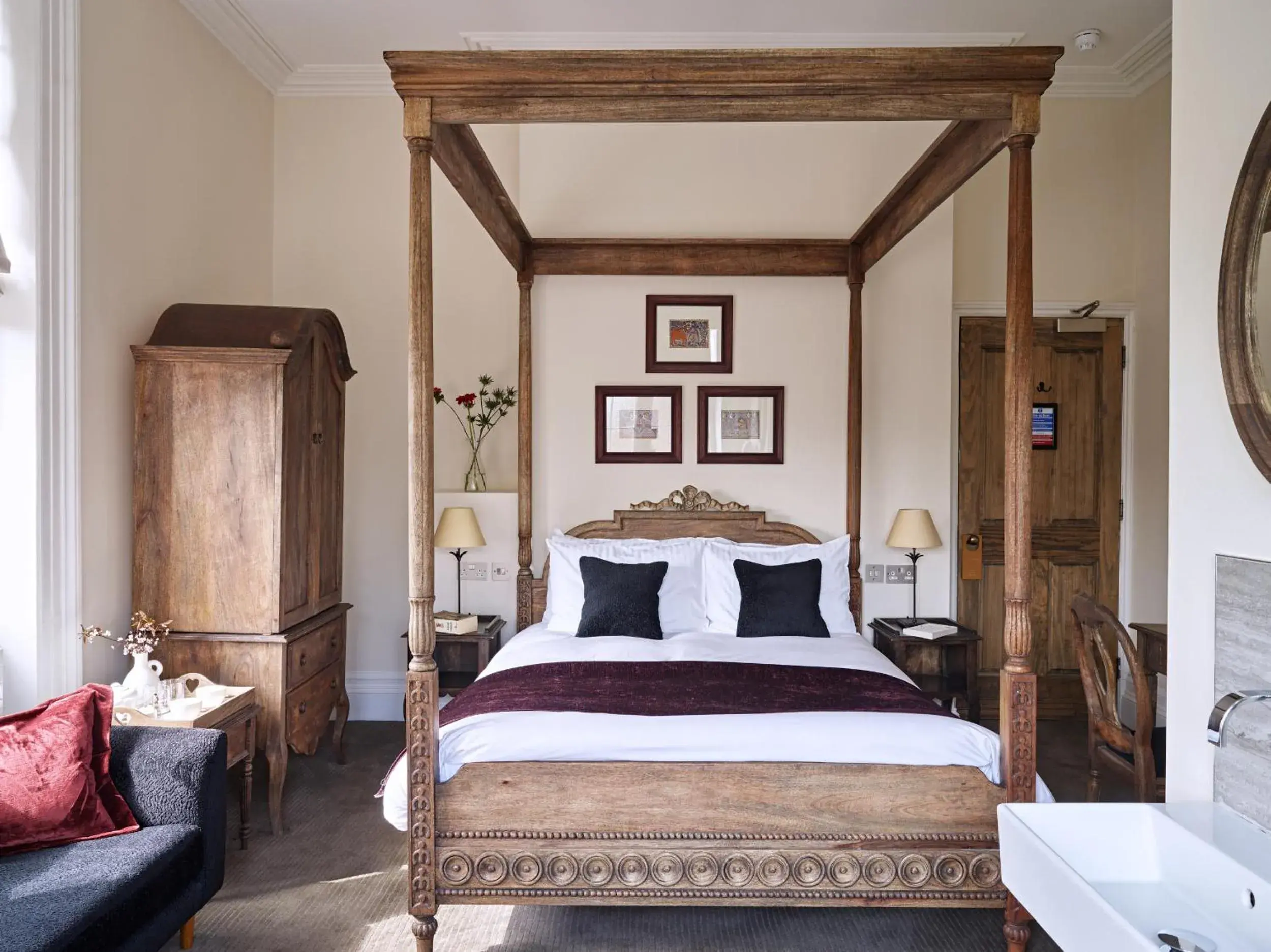 Double Room with Four Poster Bed in Cotswold Grange Double Room with Four Poster Bed in Cotswold Grange