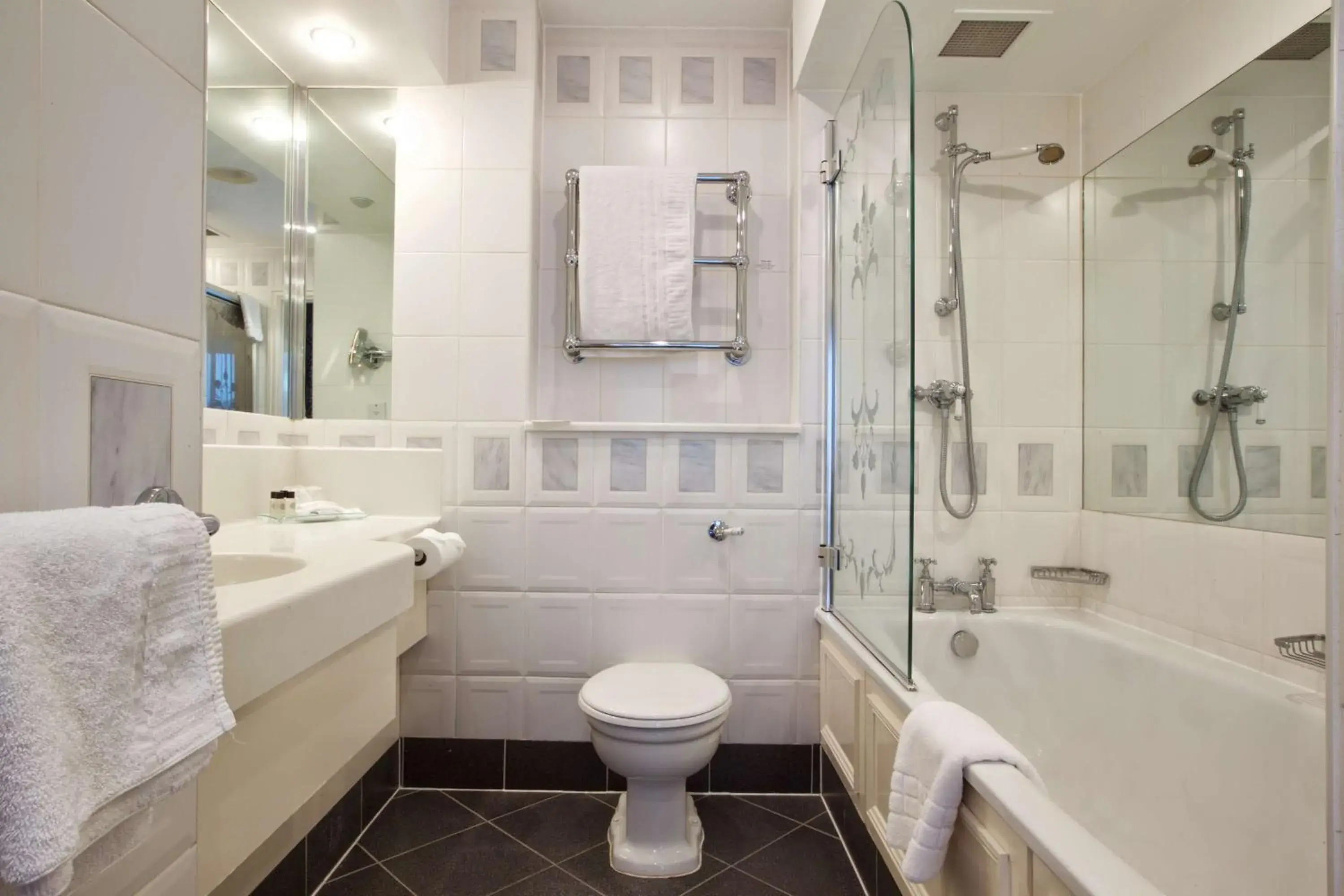 Standard Twin Room in Derby Mickleover Hotel, BW Signature Collection Standard Twin Room in Derby Mickleover Hotel, BW Signature Collection