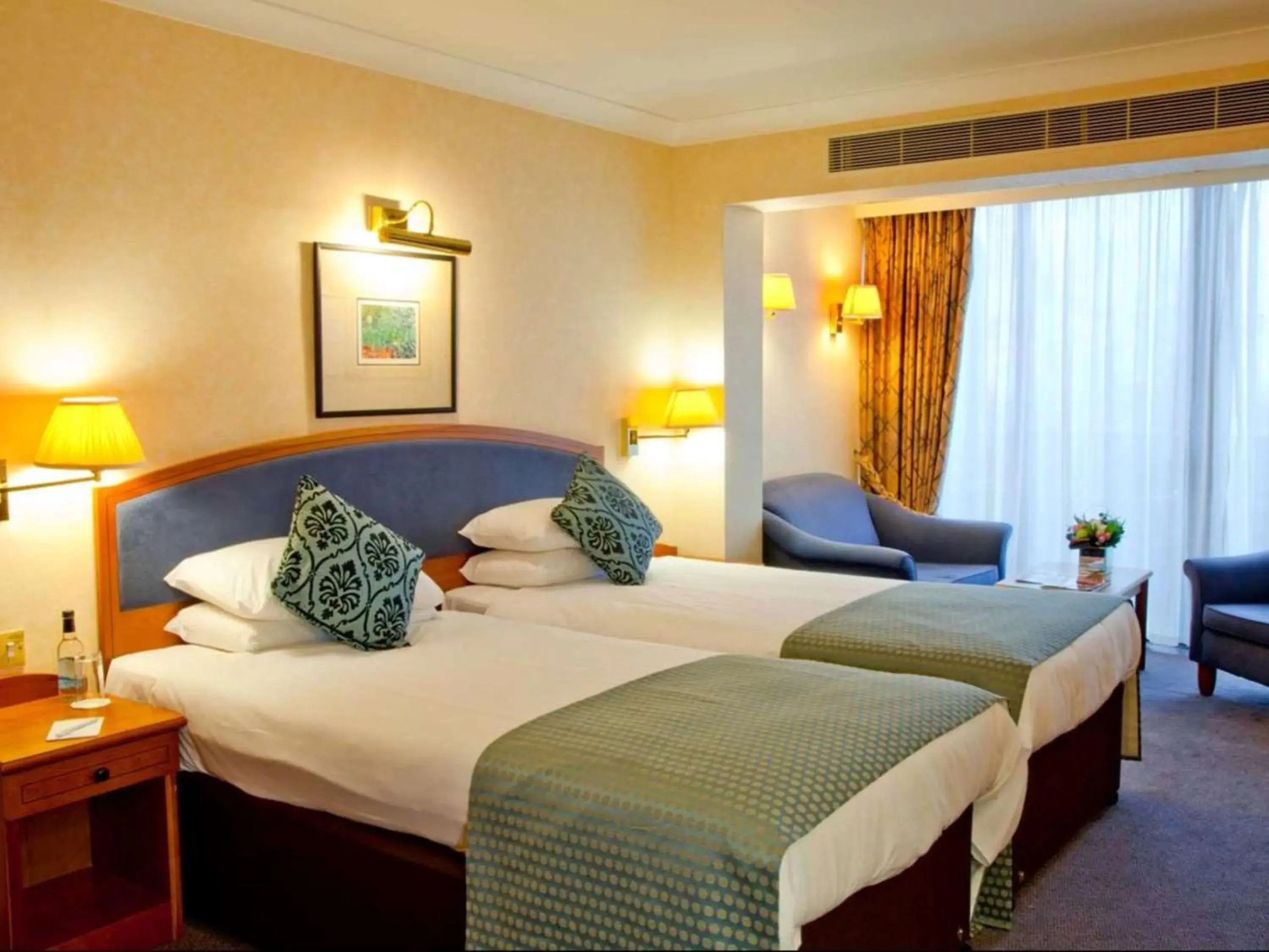 Executive Twin Room in Derby Mickleover Hotel, BW Signature Collection Executive Twin Room in Derby Mickleover Hotel, BW Signature Collection