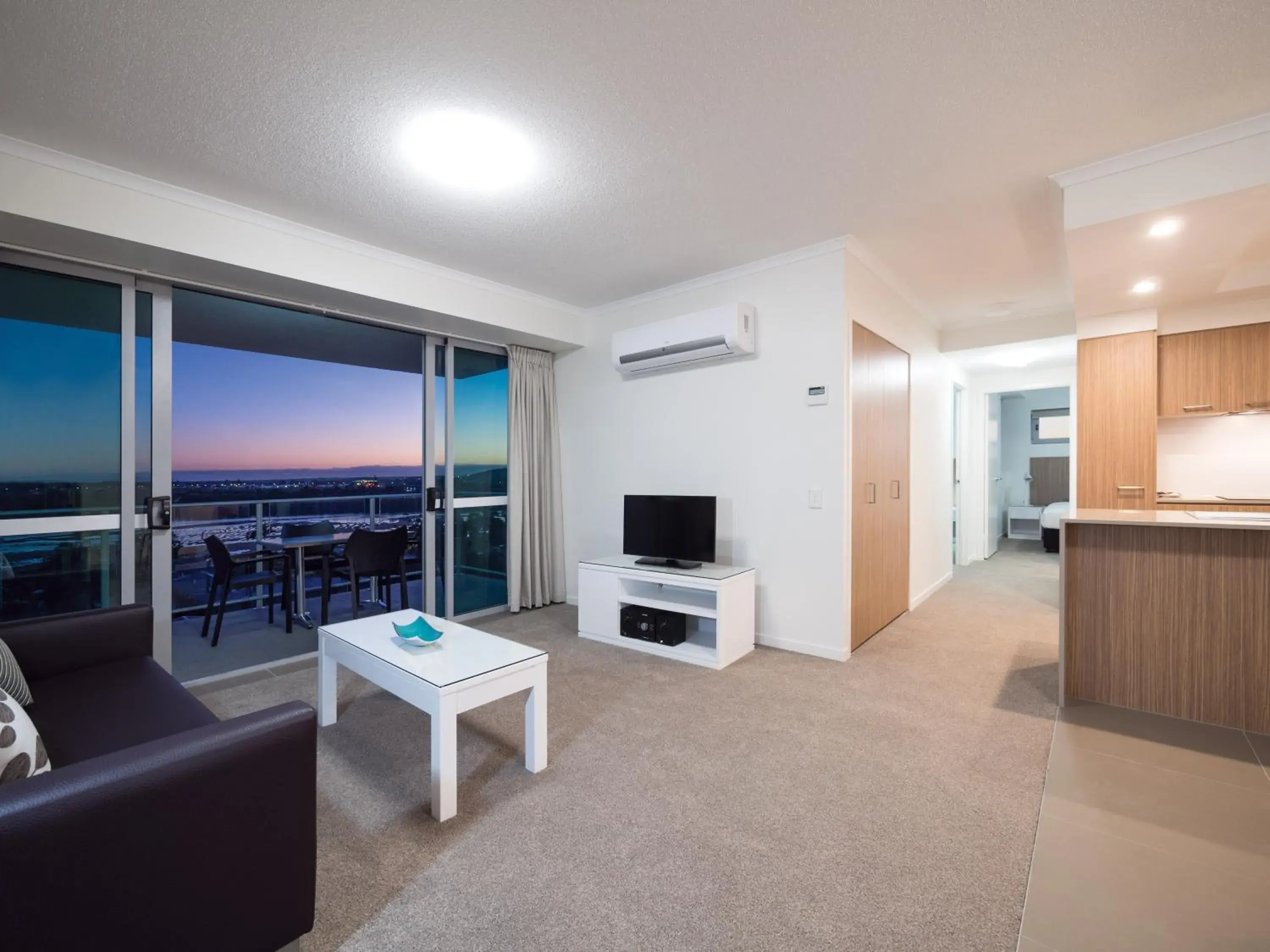 Executive Two-Bedroom Apartment in Oaks Mackay Rivermarque Hotel Executive Two-Bedroom Apartment in Oaks Mackay Rivermarque Hotel