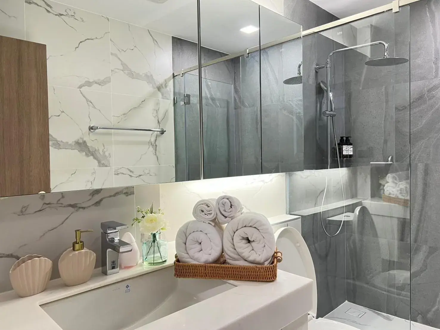 One-Bedroom Apartment with Balcony in Astra Sky River Chiang Mai One-Bedroom Apartment with Balcony in Astra Sky River Chiang Mai