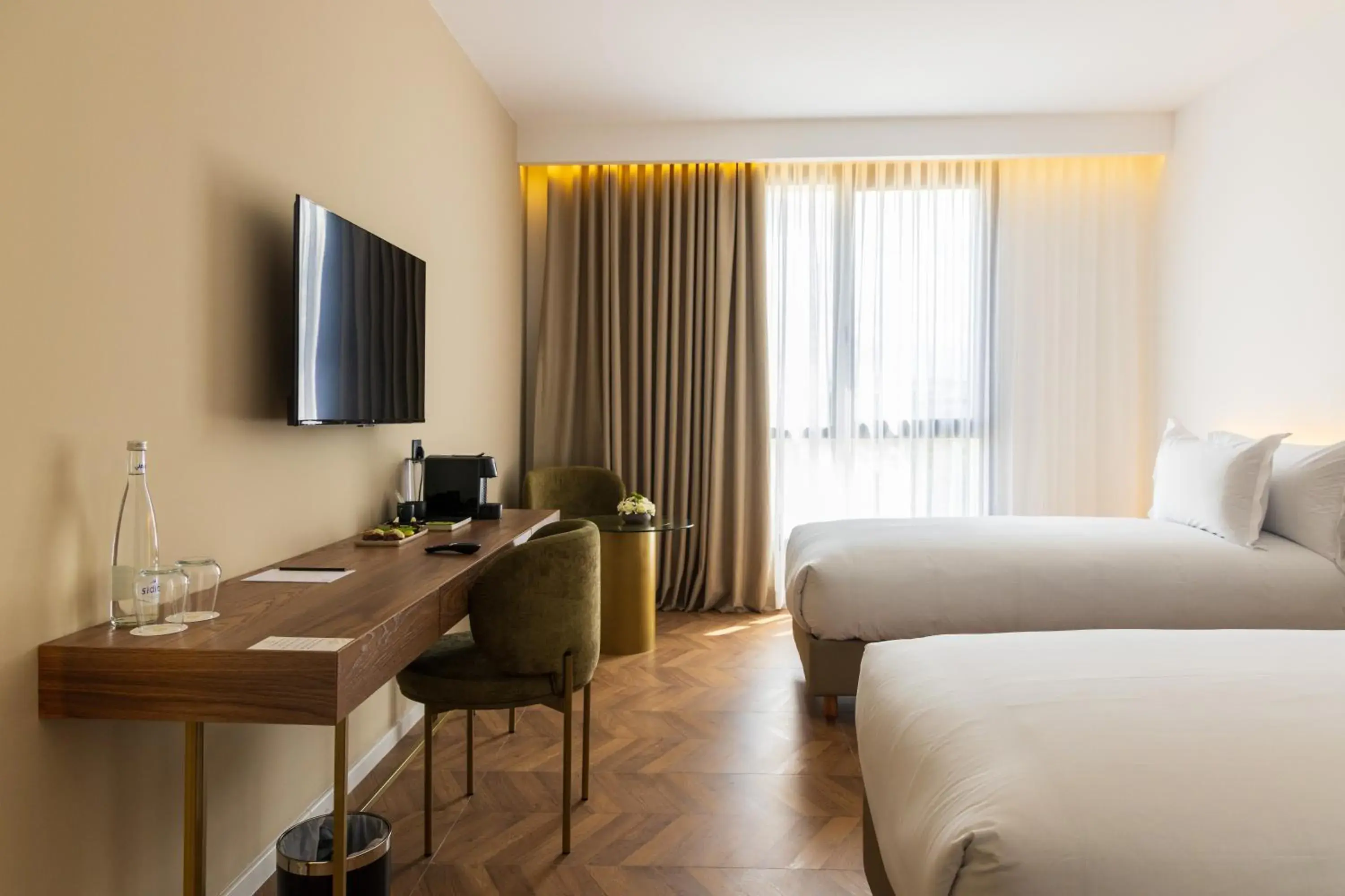 Deluxe Twin Room in DIAGONAL HOTEL Deluxe Twin Room in DIAGONAL HOTEL