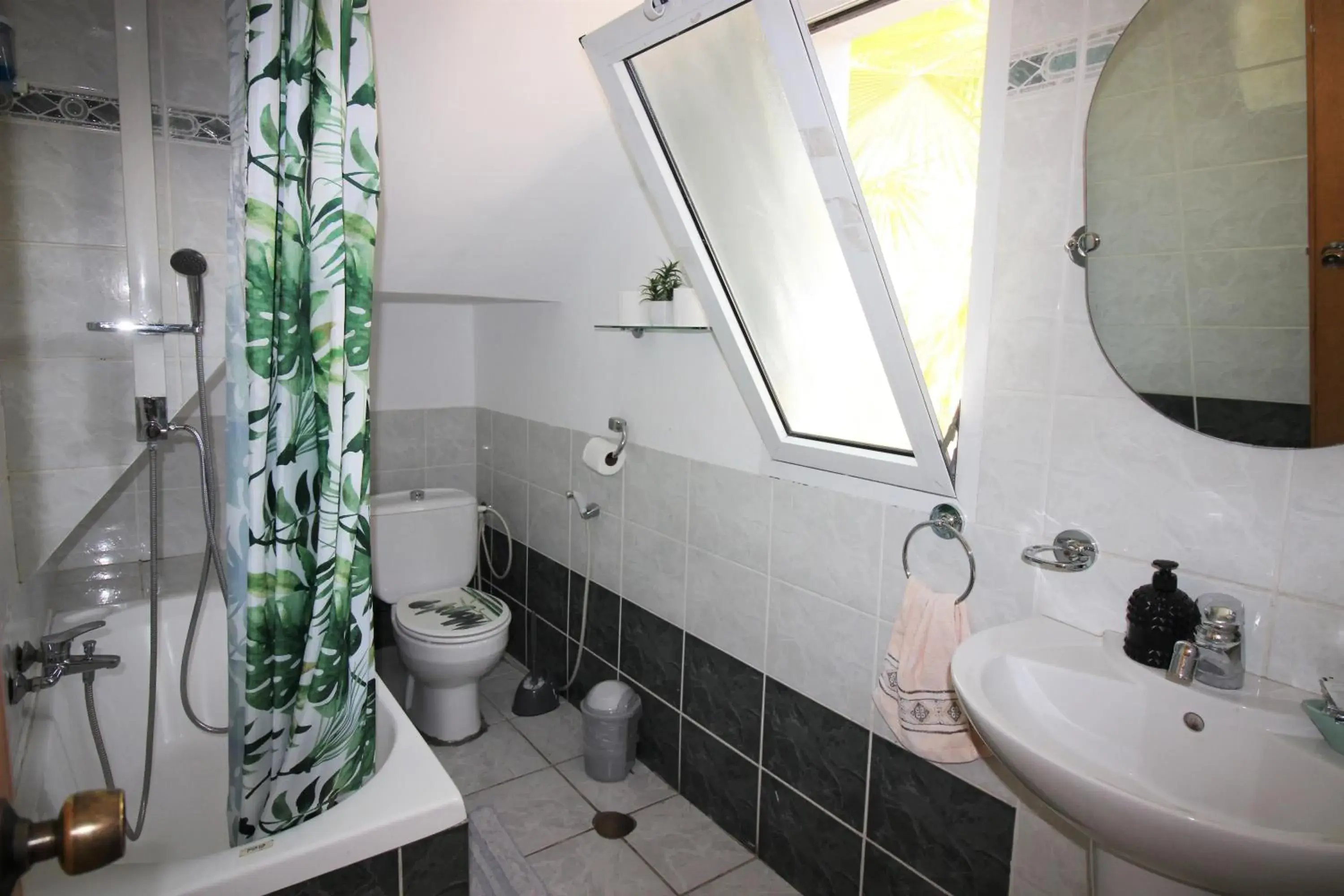 Double or Twin Room with Private Bathroom and Balcony - single occupancy in Custo Club Double or Twin Room with Private Bathroom and Balcony - single occupancy in Custo Club