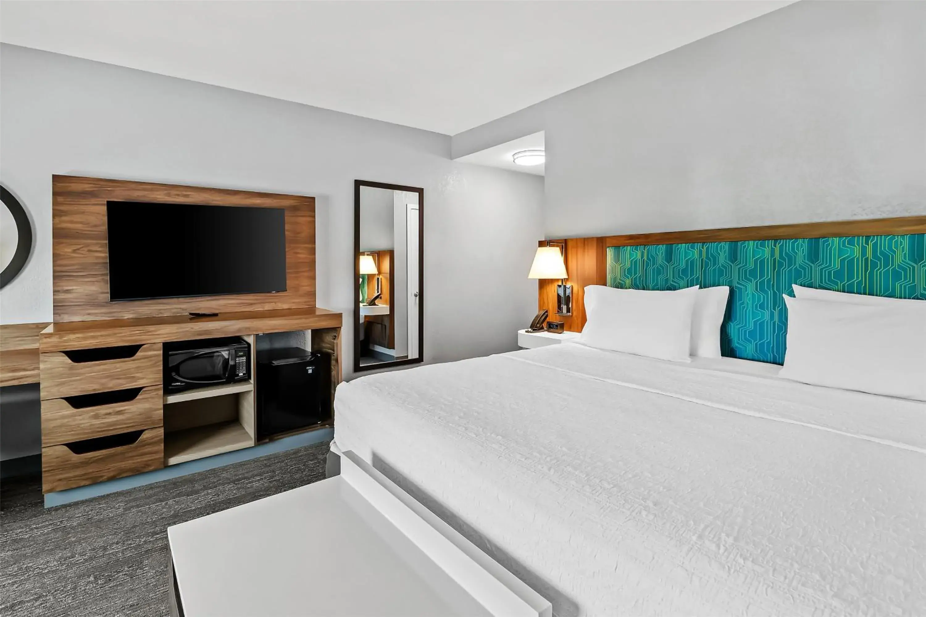 King Room - Non-Smoking in Hampton Inn Omaha/West Dodge Road, Old Mill King Room - Non-Smoking in Hampton Inn Omaha/West Dodge Road, Old Mill