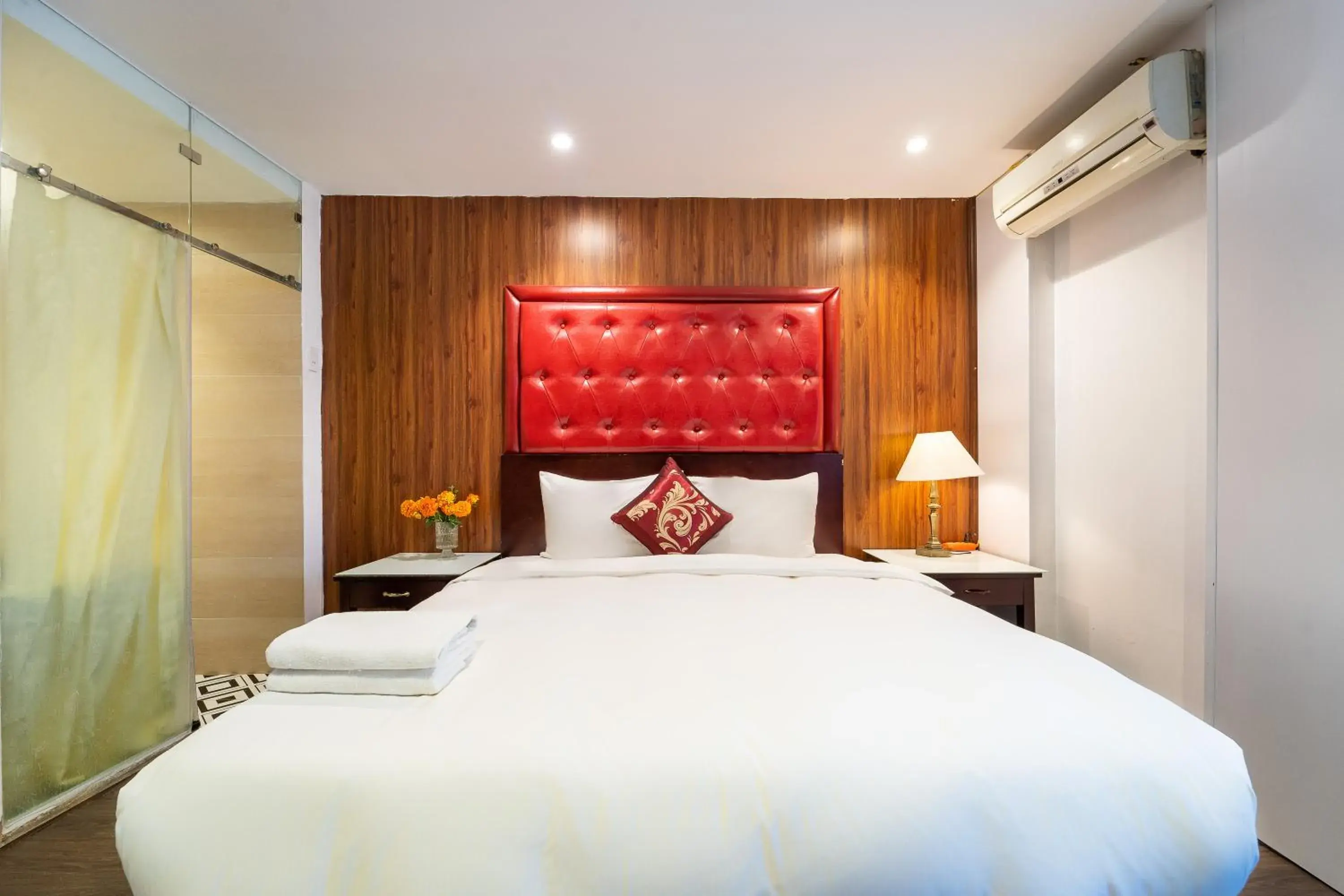 Superior Double Room in Ha Noi Memory Central Hotel And Spa Superior Double Room in Ha Noi Memory Central Hotel And Spa