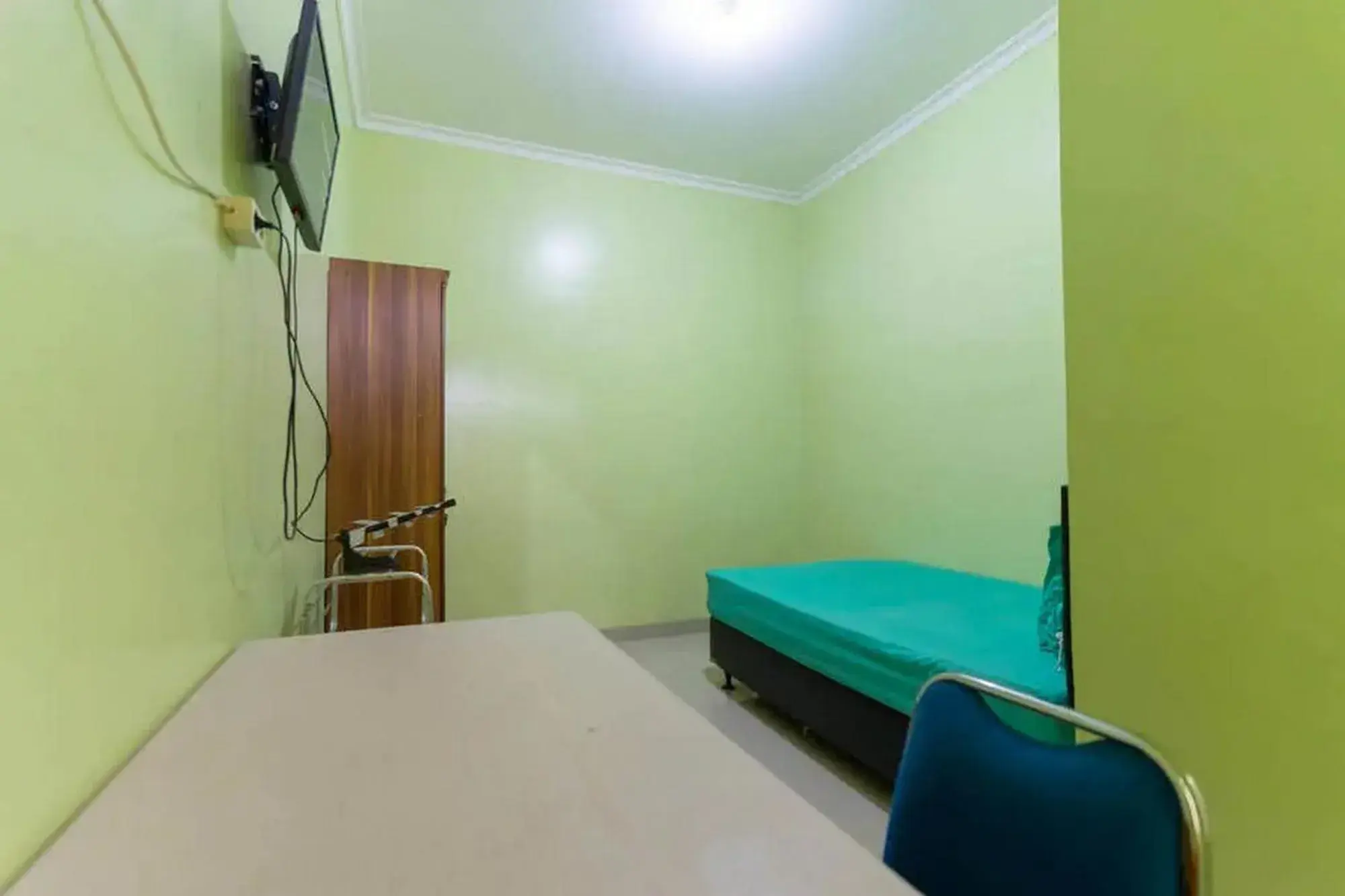 Single Room - single occupancy in Kostawira Syariah Bintaro Mitra RedDoorz Single Room - single occupancy in Kostawira Syariah Bintaro Mitra RedDoorz