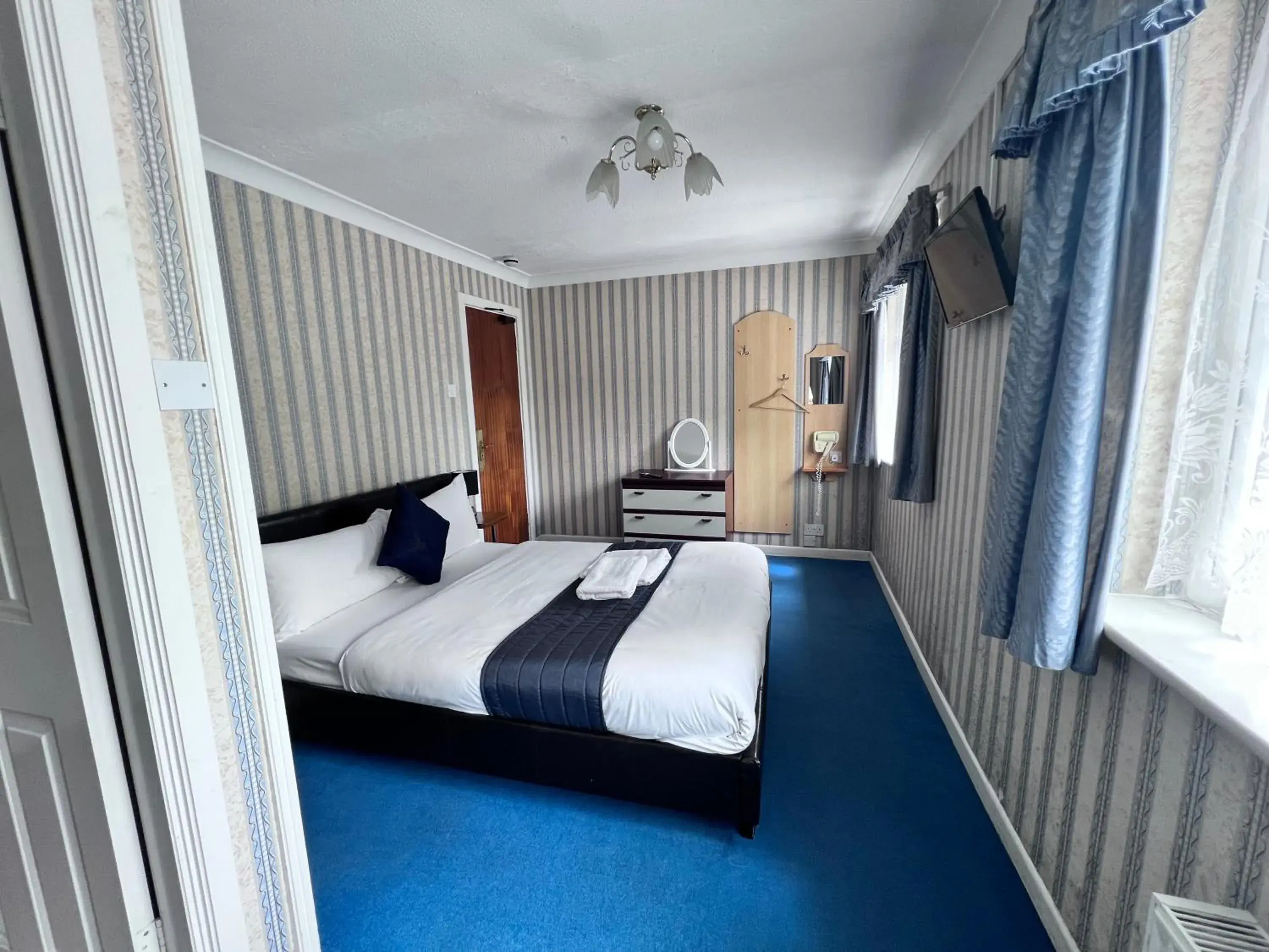 Double Room in All Seasons Gatwick Guest House & Parking Double Room in All Seasons Gatwick Guest House & Parking