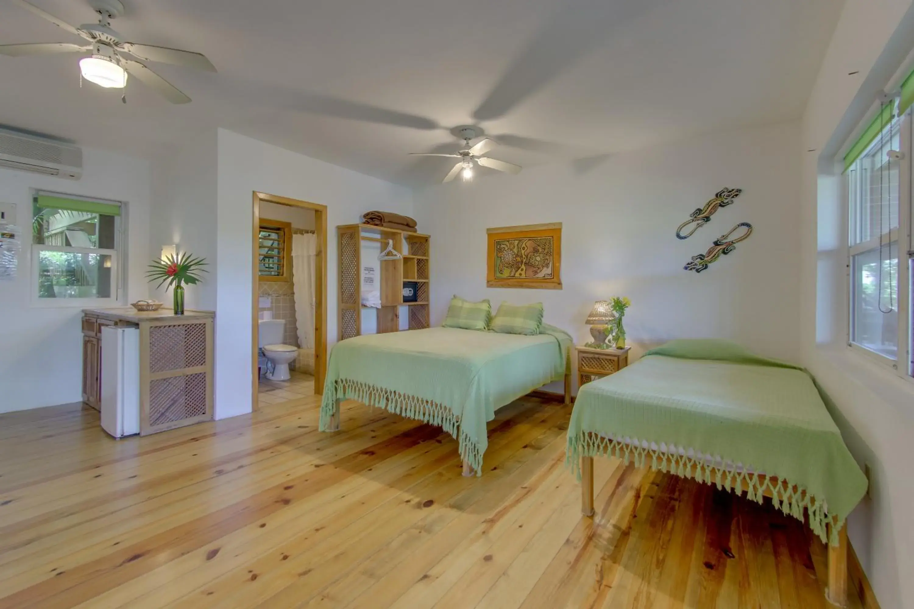 Standard Room with Sea View - single occupancy in Hotel Posada Las Orquídeas,West End Standard Room with Sea View - single occupancy in Hotel Posada Las Orquídeas,West End