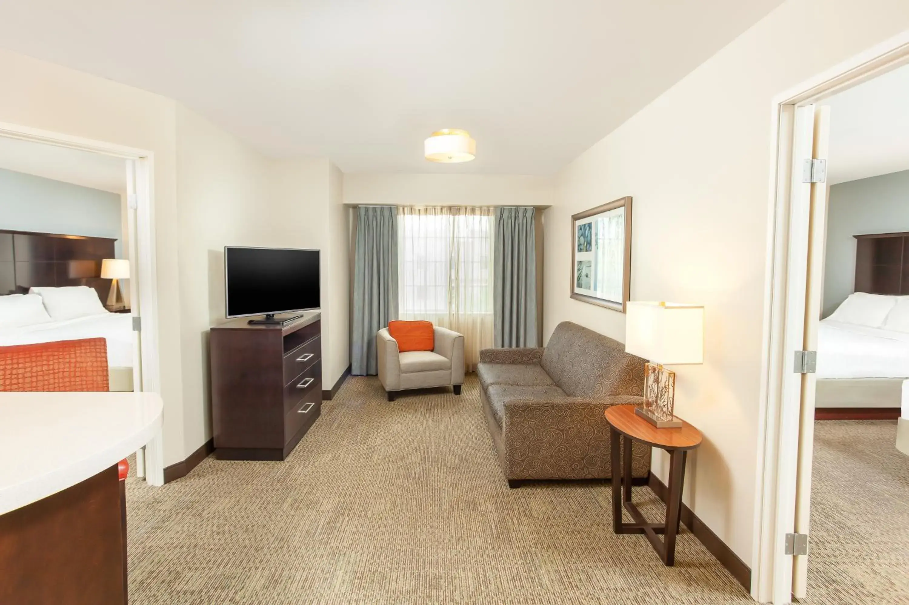 Two-Bedroom Suite with One King and Two Queen Beds in Staybridge Suites Chandler by IHG Two-Bedroom Suite with One King and Two Queen Beds in Staybridge Suites Chandler by IHG