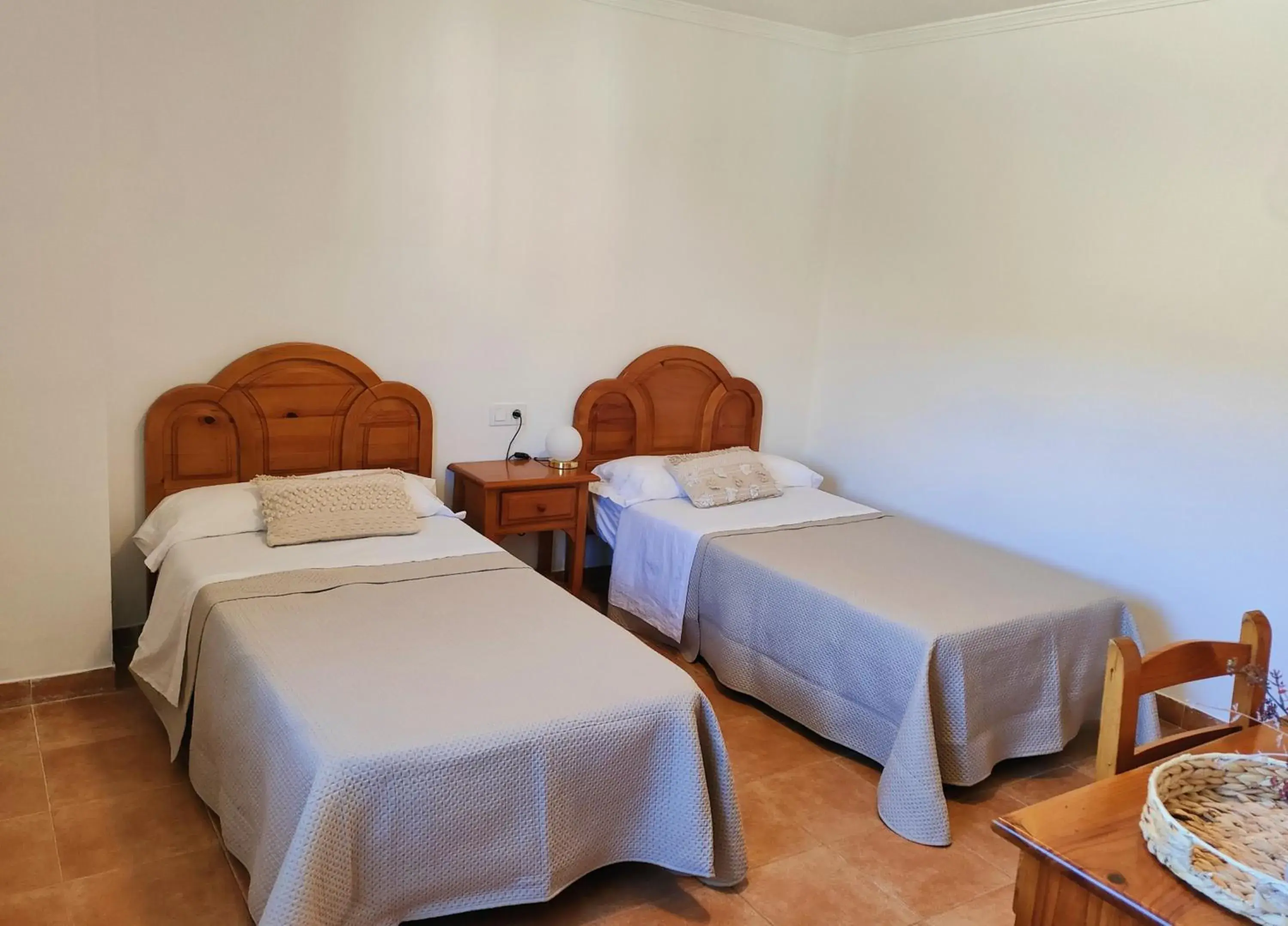 Twin Room with Private Bathroom in Hostal Mirall Rural Twin Room with Private Bathroom in Hostal Mirall Rural