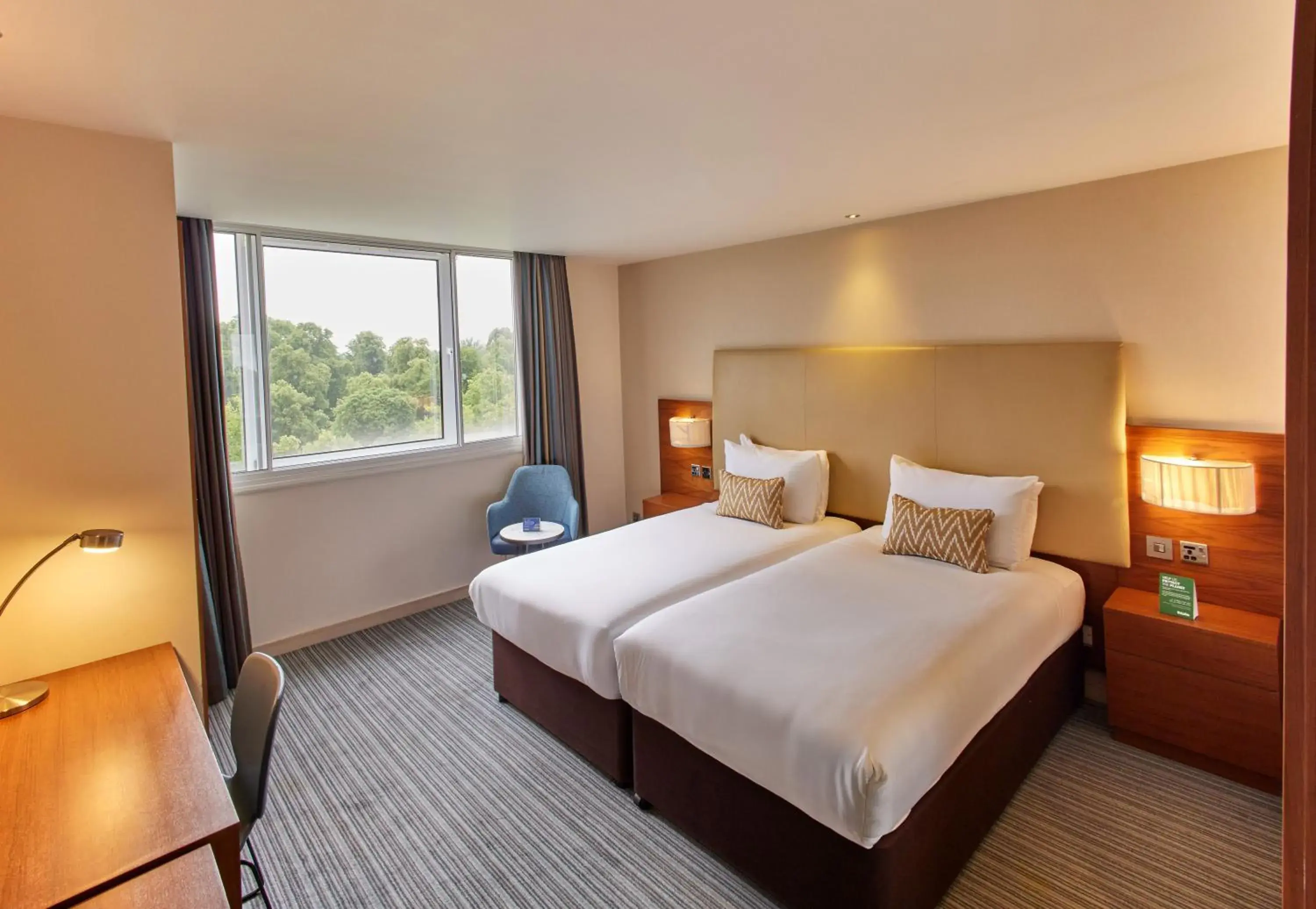 Deluxe Twin with Garden view in Thistle London Hyde Park Kensington Gardens Deluxe Twin with Garden view in Thistle London Hyde Park Kensington Gardens