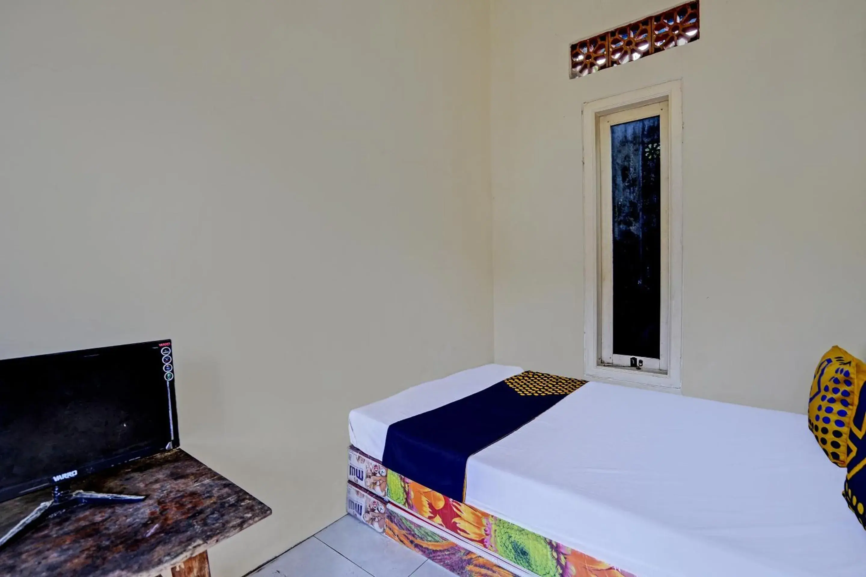 Budget Double Room in Hotel O Tanjung Indah Homestay Syariah Budget Double Room in Hotel O Tanjung Indah Homestay Syariah