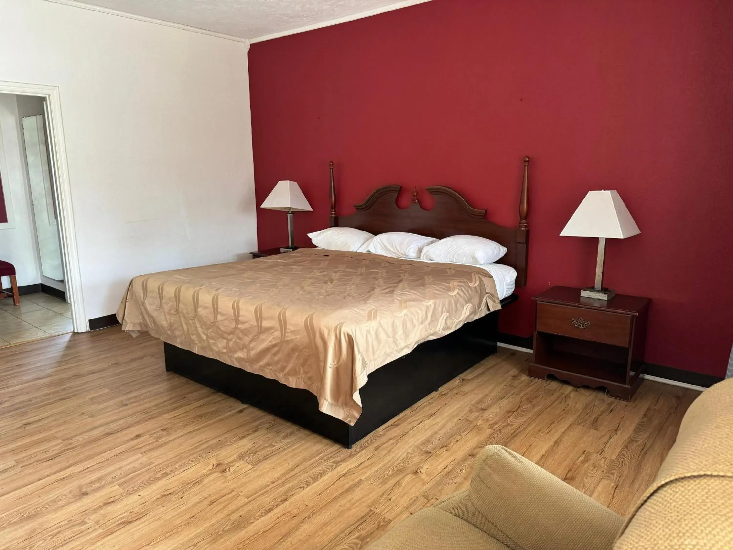 King Bed Non-Smoking in Travel Inn By OYO Danville US-29 King Bed Non-Smoking in Travel Inn By OYO Danville US-29