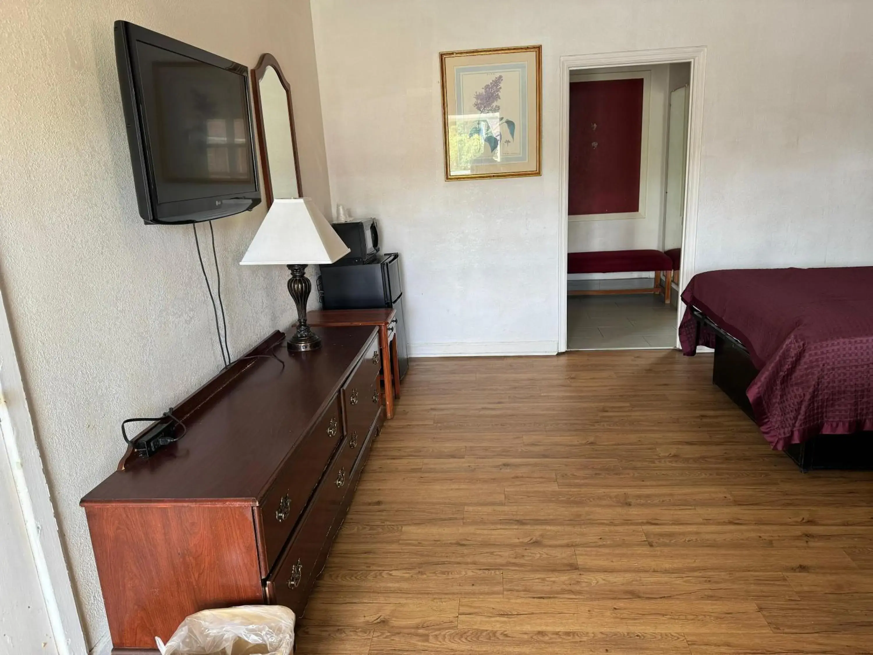 2 Full Bed Smoking in Travel Inn By OYO Danville US-29 2 Full Bed Smoking in Travel Inn By OYO Danville US-29