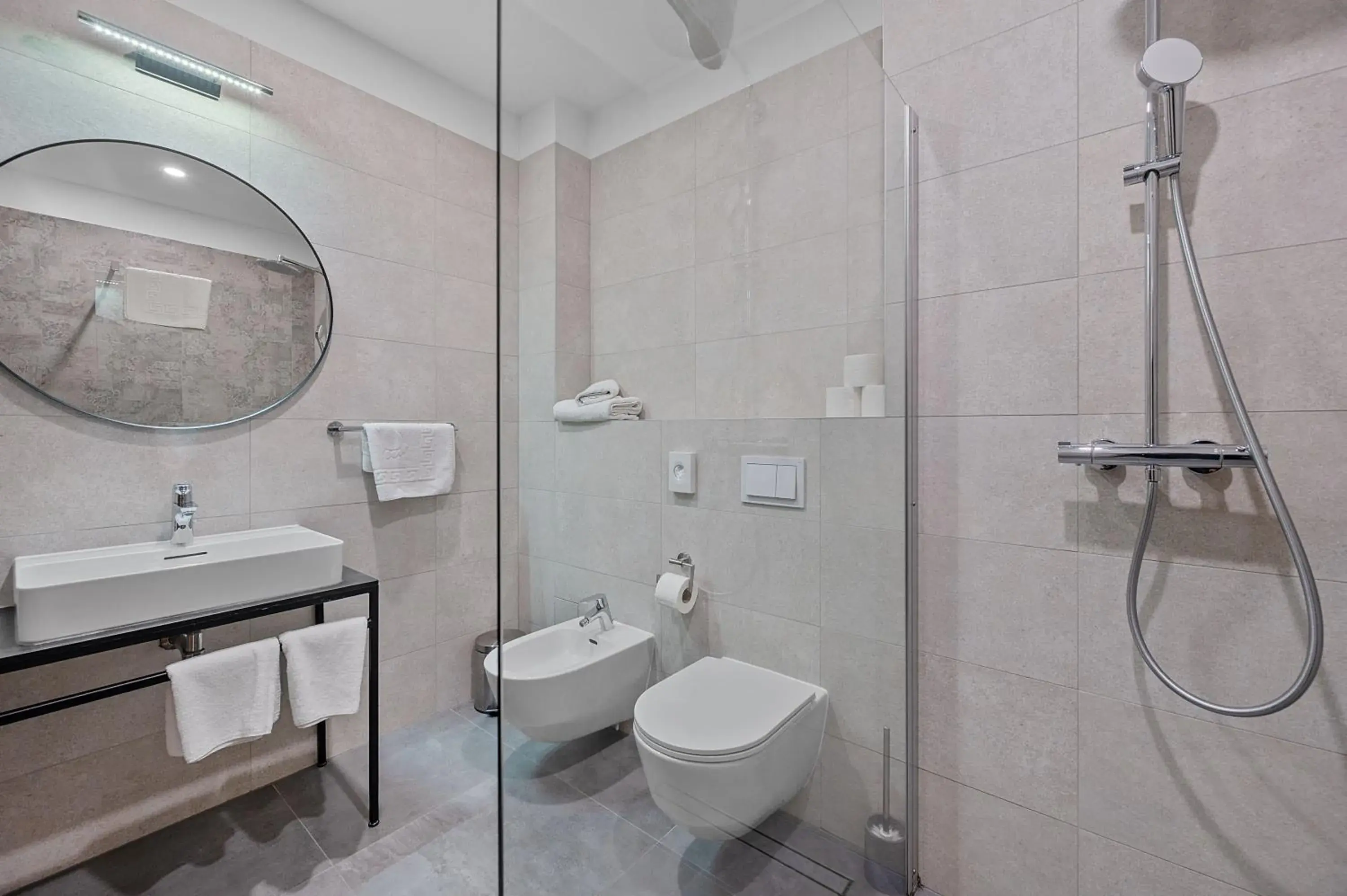 Deluxe Double Room (2 Adults + 1 Child) - single occupancy in iNova Deluxe Double Room (2 Adults + 1 Child) - single occupancy in iNova