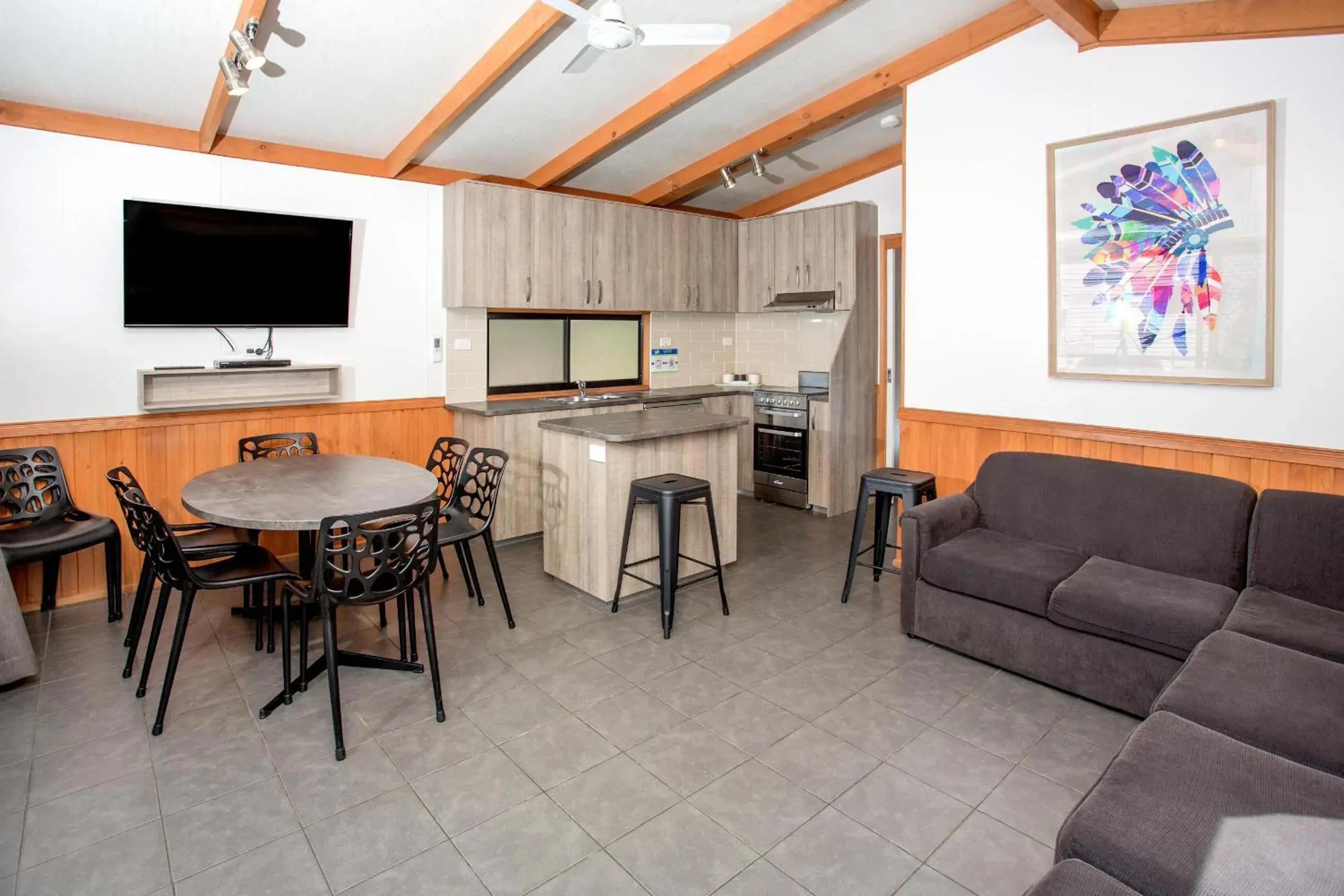 Three Bedroom Deluxe Villa Unit (8 Berth) in BIG4 Melbourne Holiday Park Three Bedroom Deluxe Villa Unit (8 Berth) in BIG4 Melbourne Holiday Park