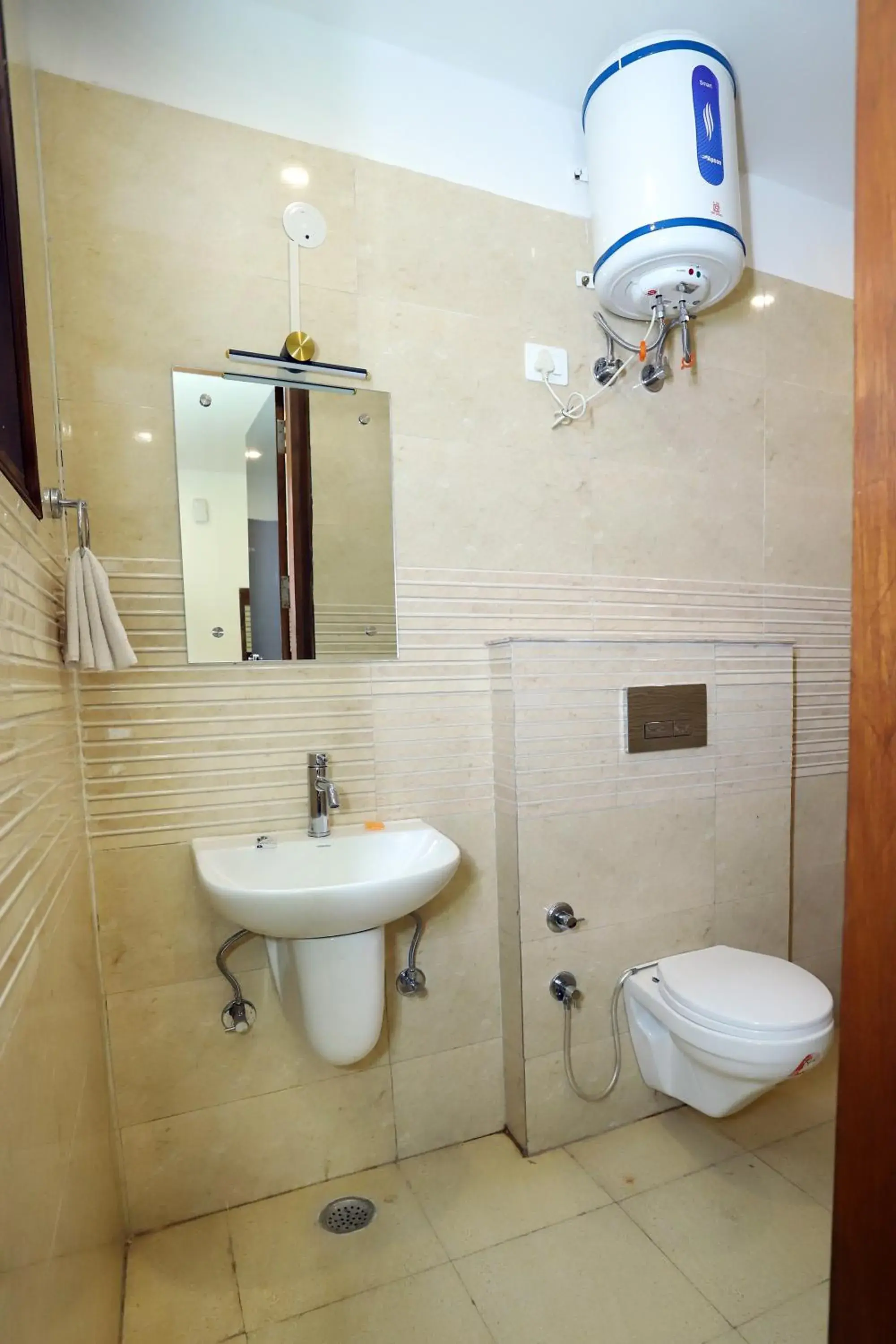 Deluxe Room - single occupancy in VRINDAVAN GUEST HOUSE Deluxe Room - single occupancy in VRINDAVAN GUEST HOUSE