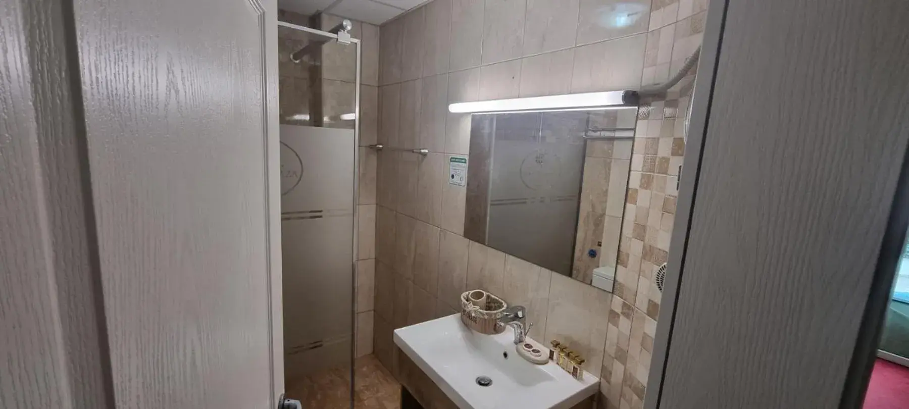 Standard Double or Twin Room with Balcony in Hotel Bluebell Standard Double or Twin Room with Balcony in Hotel Bluebell