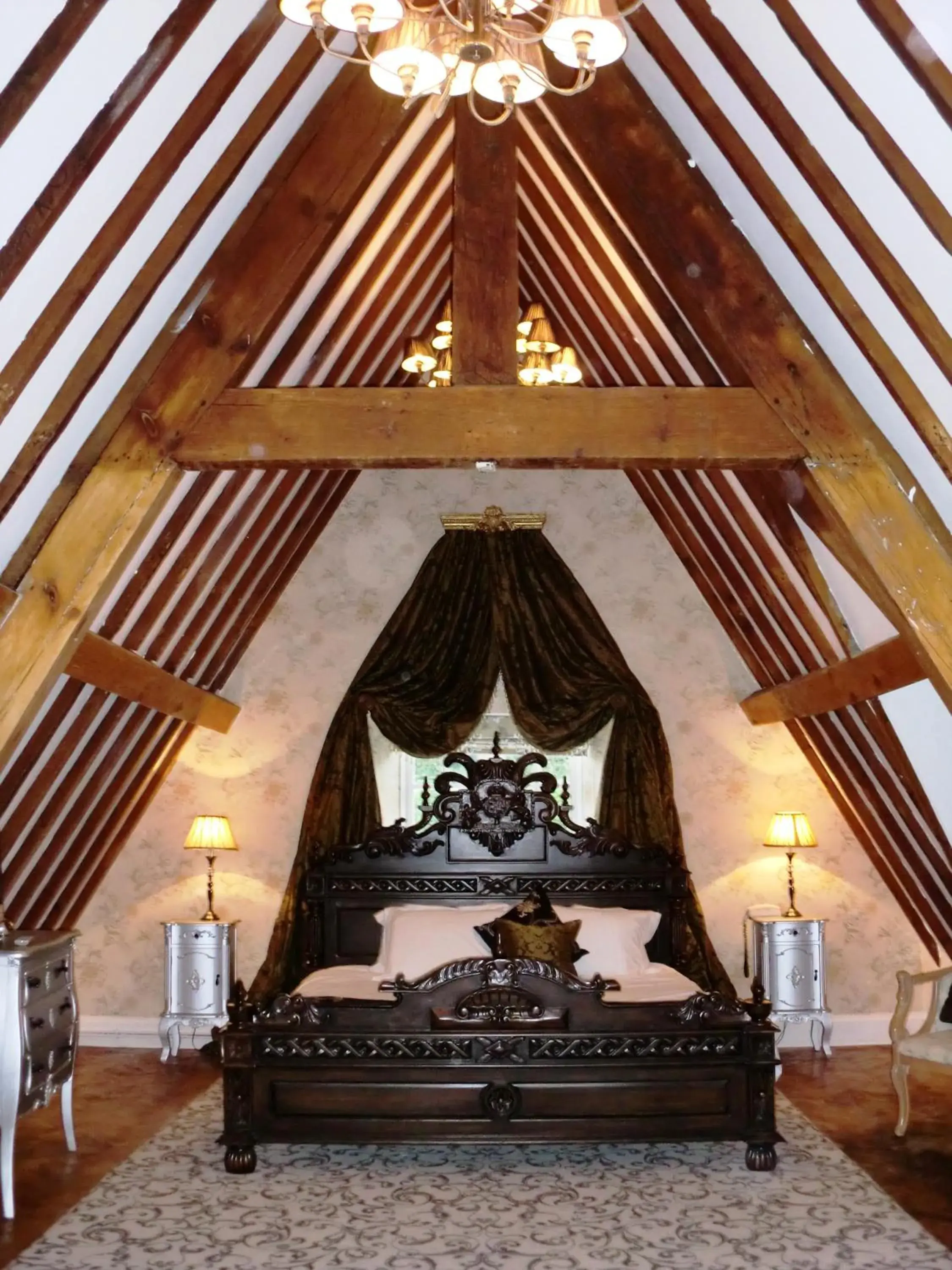 Luxury Suite with Spa Bath in Maenan Abbey Hotel Luxury Suite with Spa Bath in Maenan Abbey Hotel