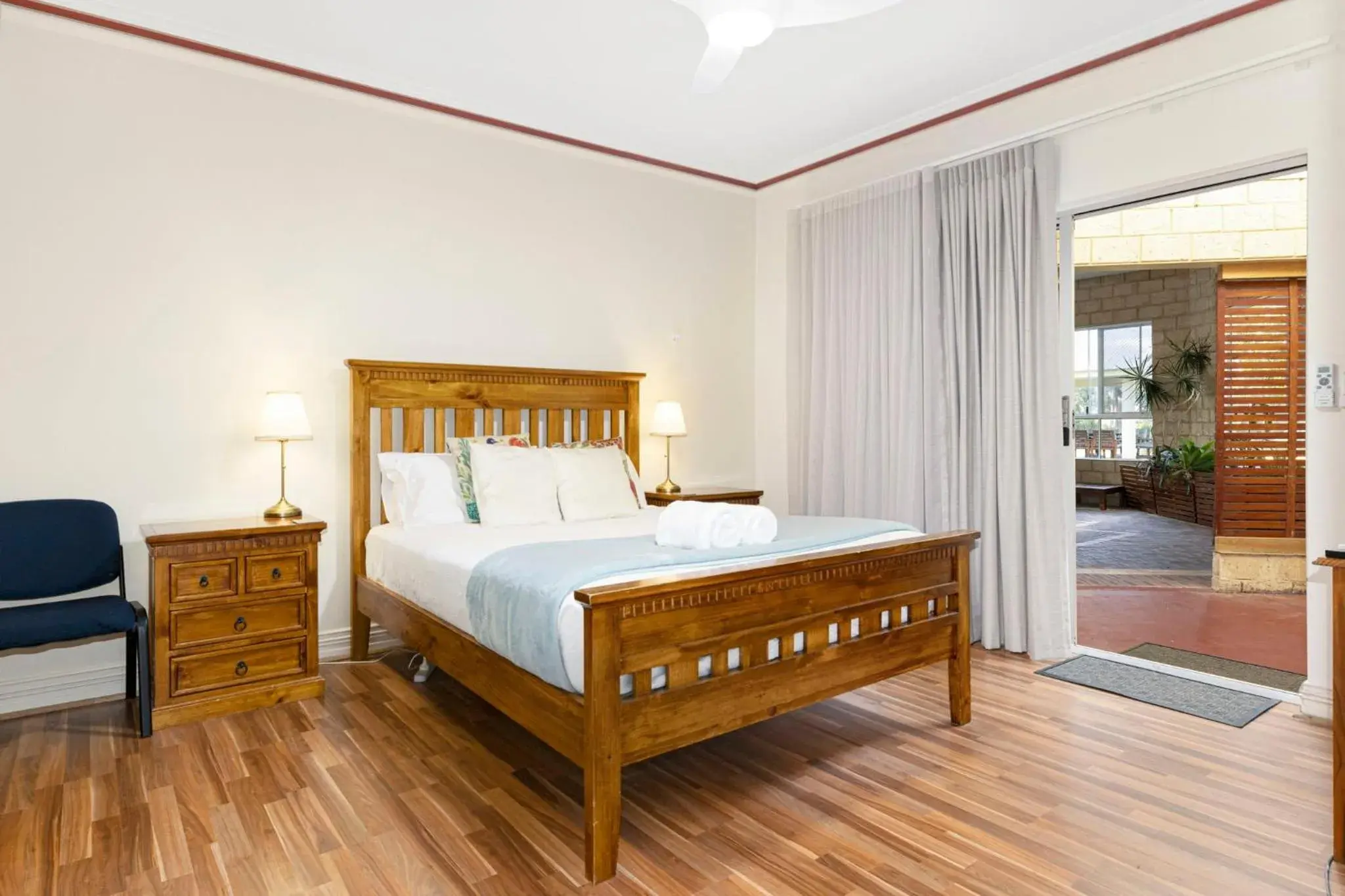 Deluxe Queen Room in Inn The Tuarts Guest Lodge Deluxe Queen Room in Inn The Tuarts Guest Lodge