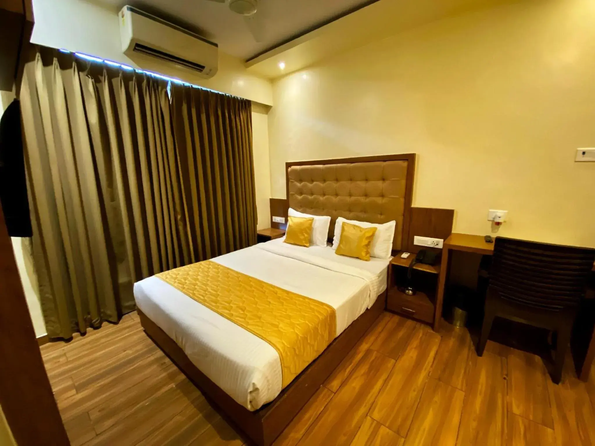 Deluxe Double Room in Hotel Palms Residency, Chembur Mumbai Deluxe Double Room in Hotel Palms Residency, Chembur Mumbai