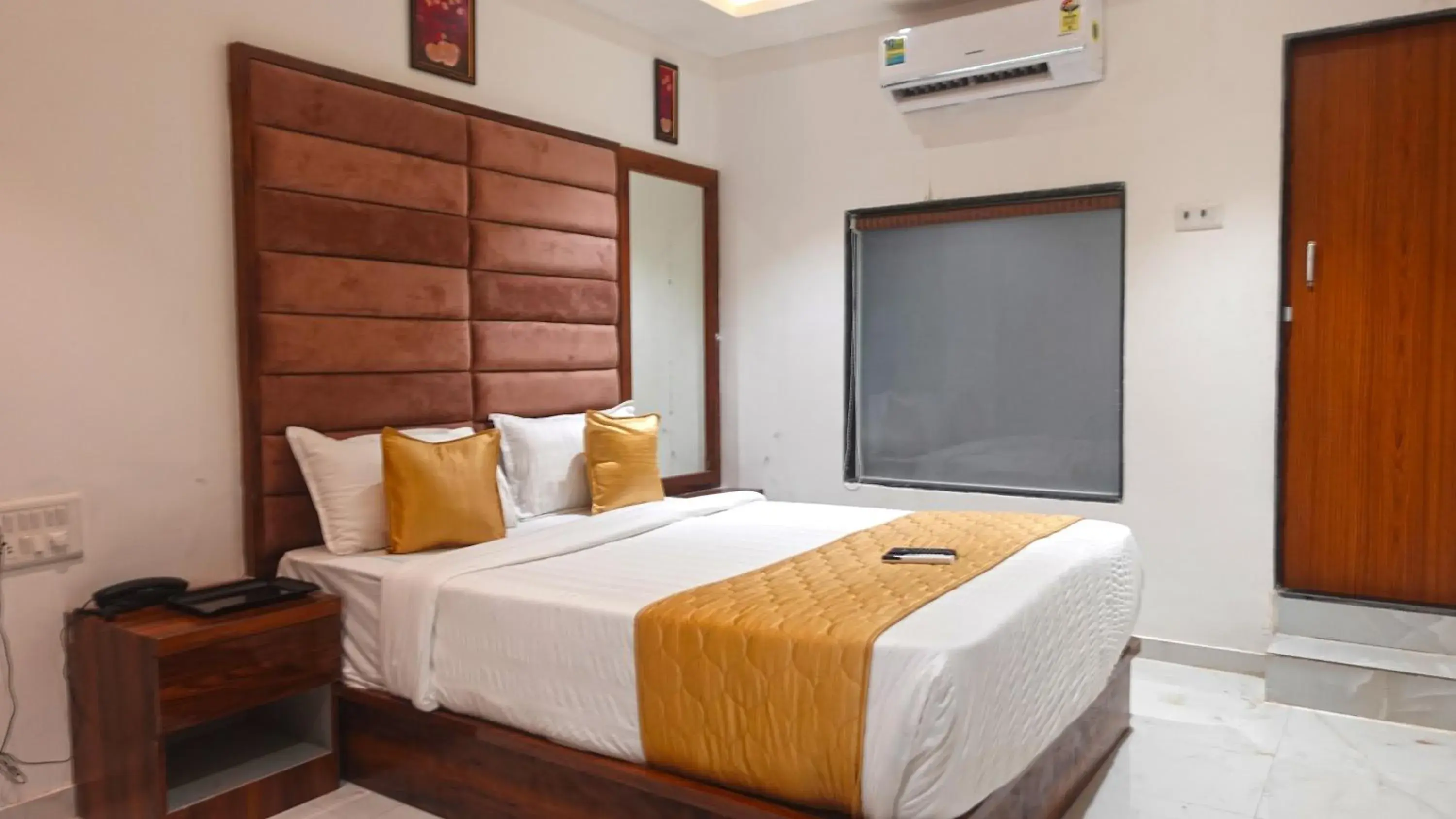 Superior Double Room in Hotel Palms Residency, Chembur Mumbai Superior Double Room in Hotel Palms Residency, Chembur Mumbai